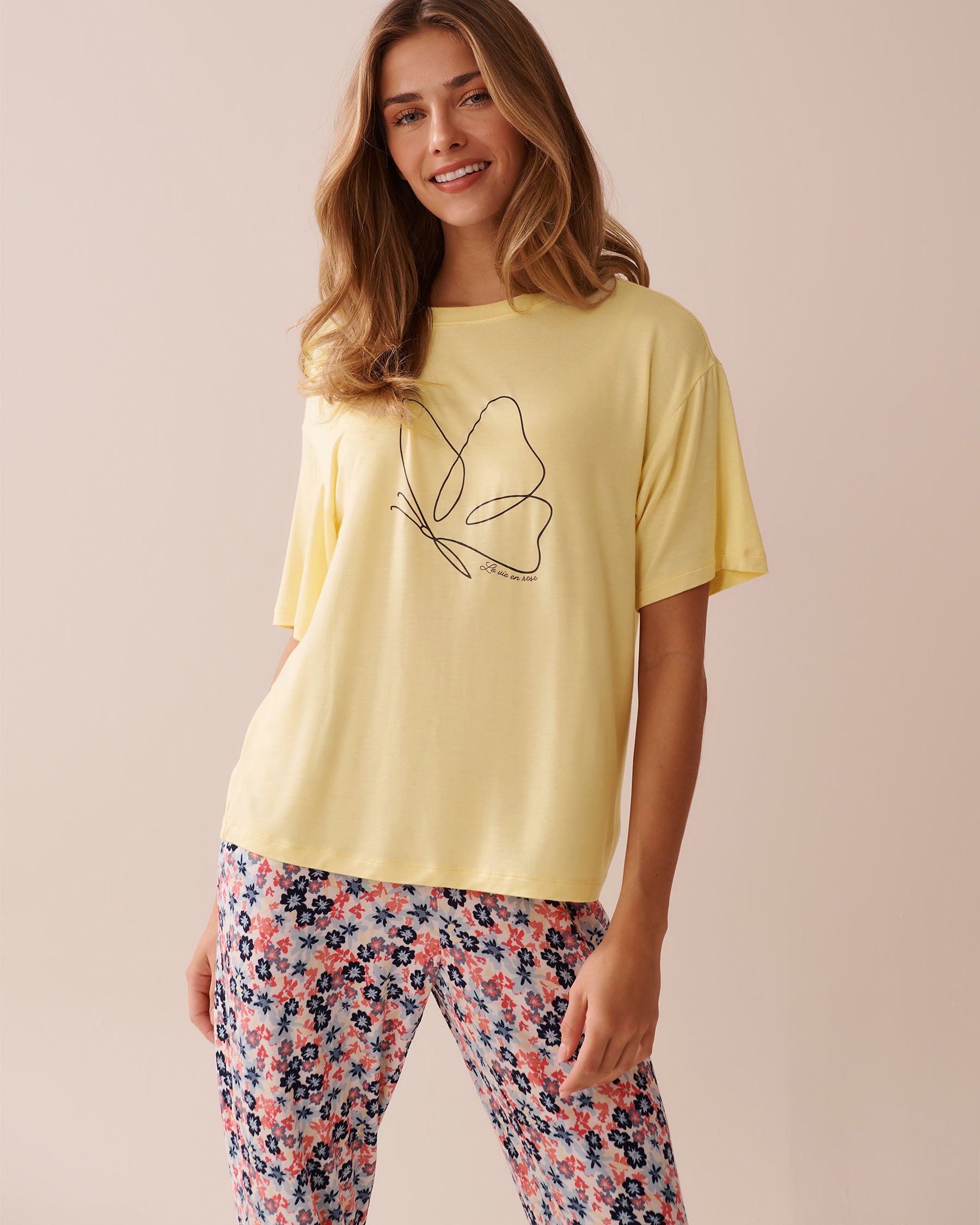 La Vie en Rose_Butterfly Print Soft Jersey Drop Shoulder T-Shirt_40100720_70033_01