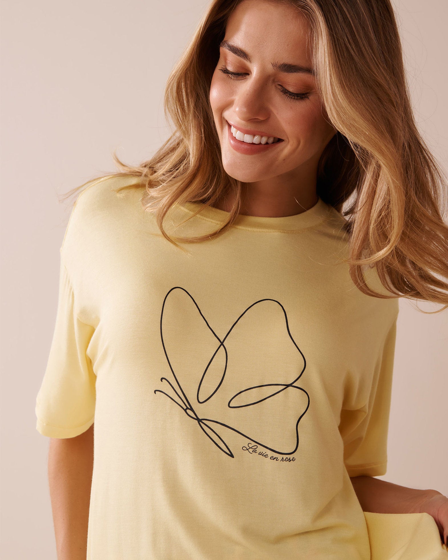 La Vie en Rose_Butterfly Print Soft Jersey Drop Shoulder T-Shirt_40100720_70033_03