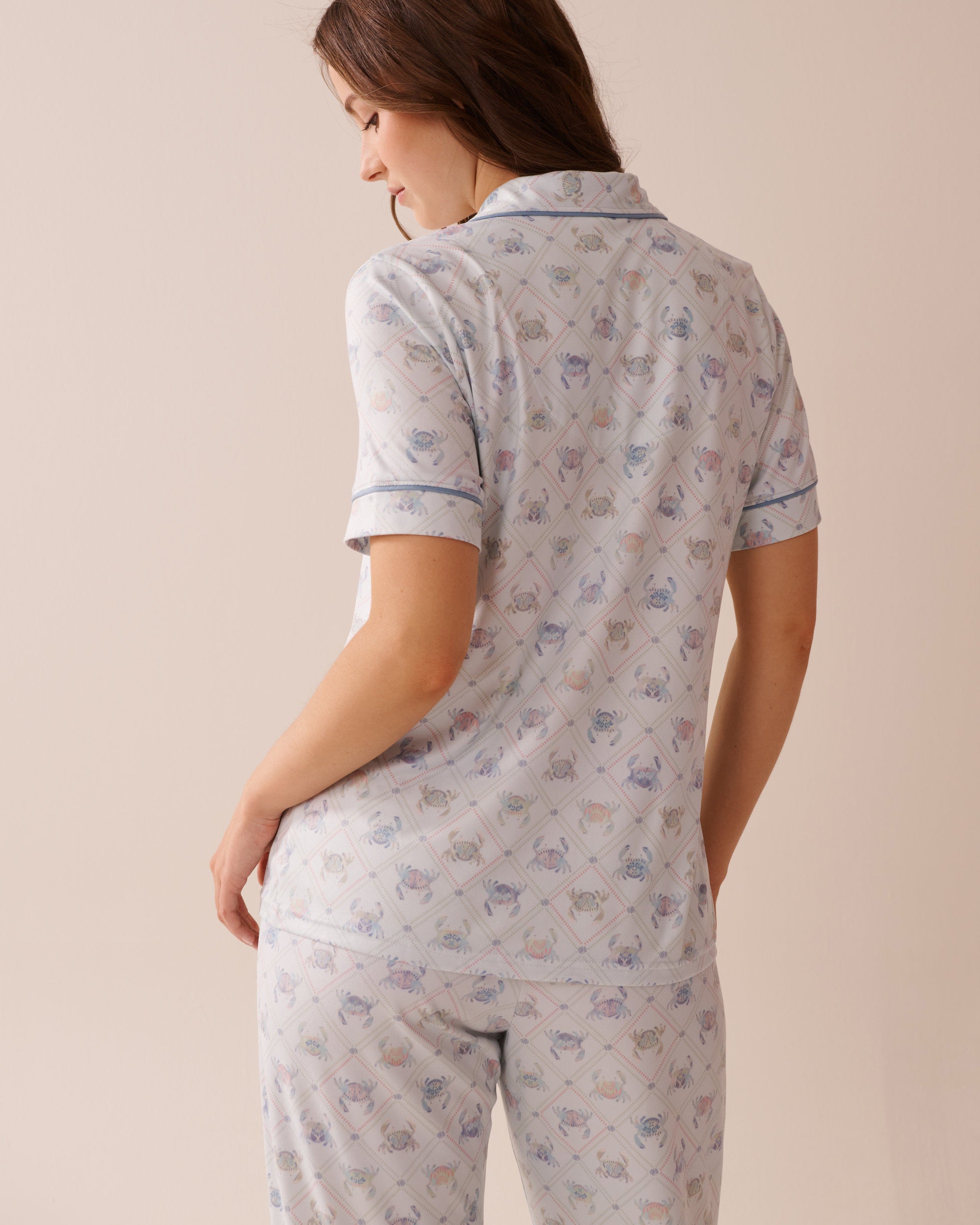 La Vie en Rose_Crab Print Super Soft Short Sleeve Button-Down Shirt_40100741_P40443_02