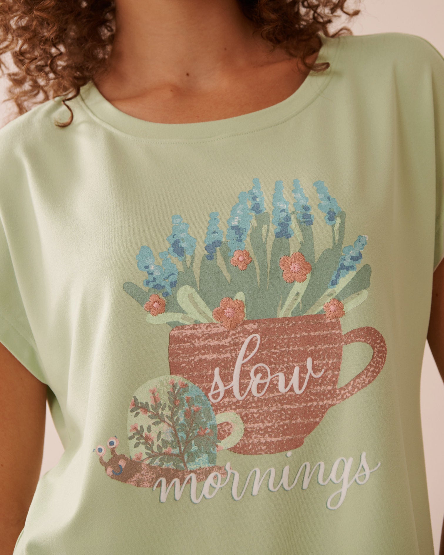 La Vie en Rose_Snail Print Super Soft T-Shirt_40100743_30067_03