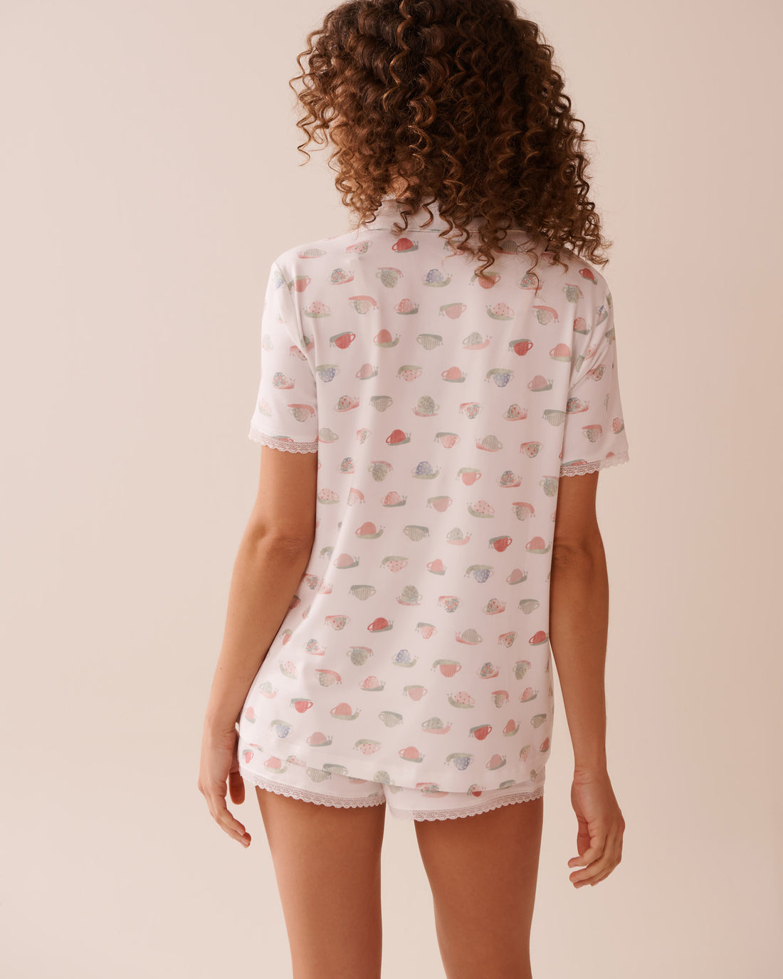 La Vie en Rose_Snail Print Super Soft Button-down Shirt_40100745_P10496_02