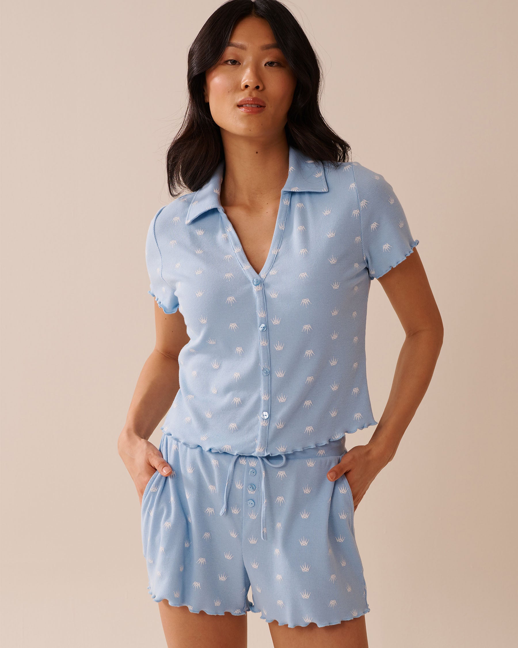 La Vie en Rose_Powder Blue Crown_Crown Print Ribbed Short Sleeve Button-Down Shirt_40100758_P40468_01