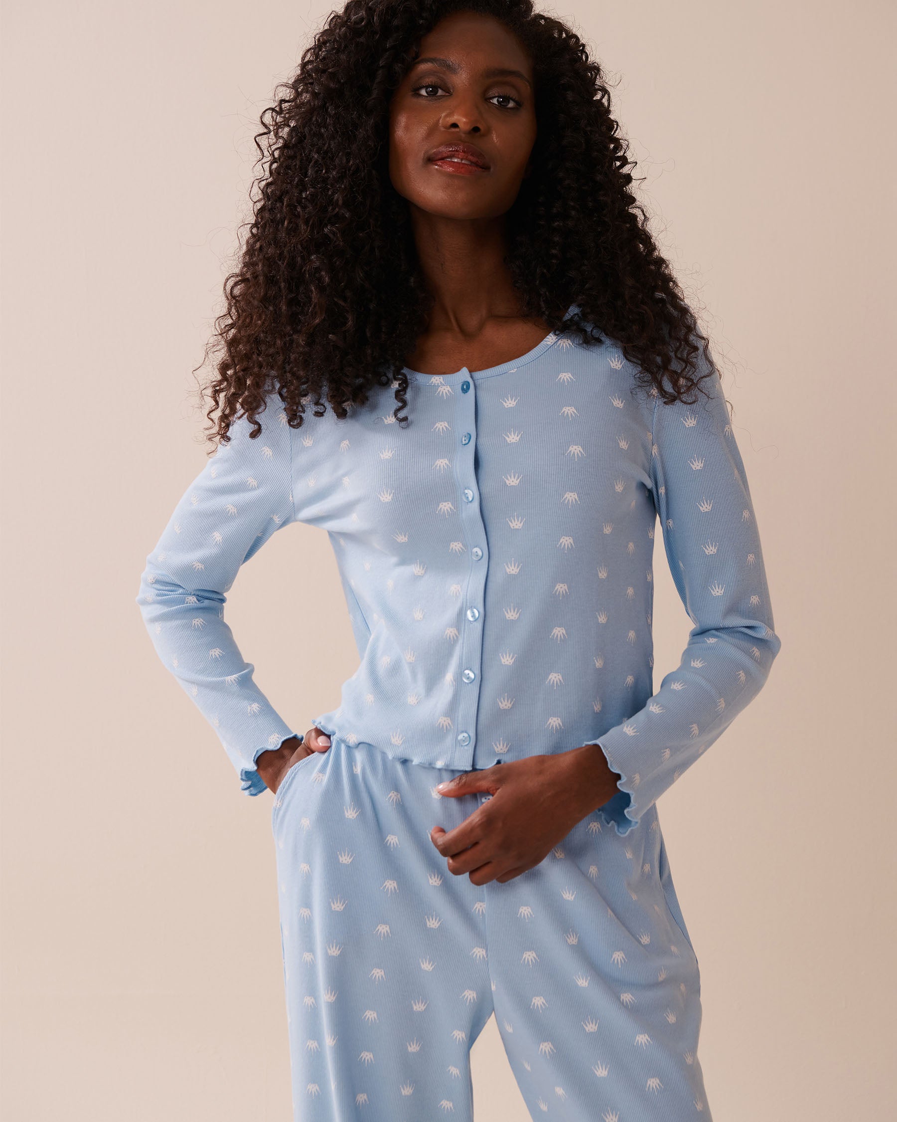 La Vie en Rose_Powder Blue Crown_Crown Print Ribbed Long Sleeve Shirt_40100759_P40468_03