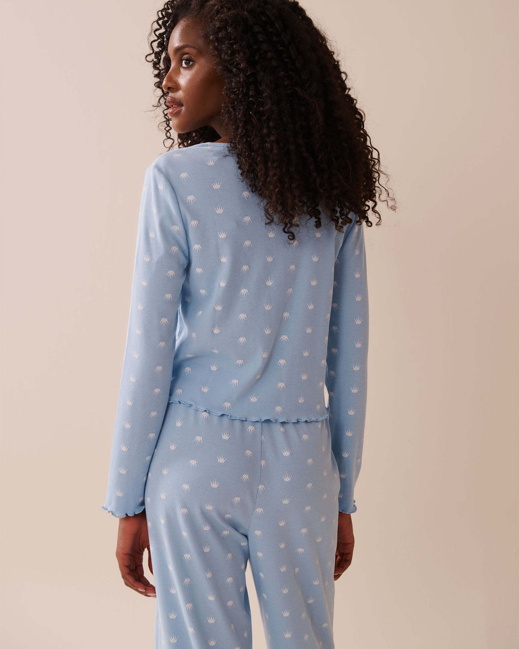 La Vie en Rose_Powder Blue Crown_Crown Print Ribbed Long Sleeve Shirt_40100759_P40468_04