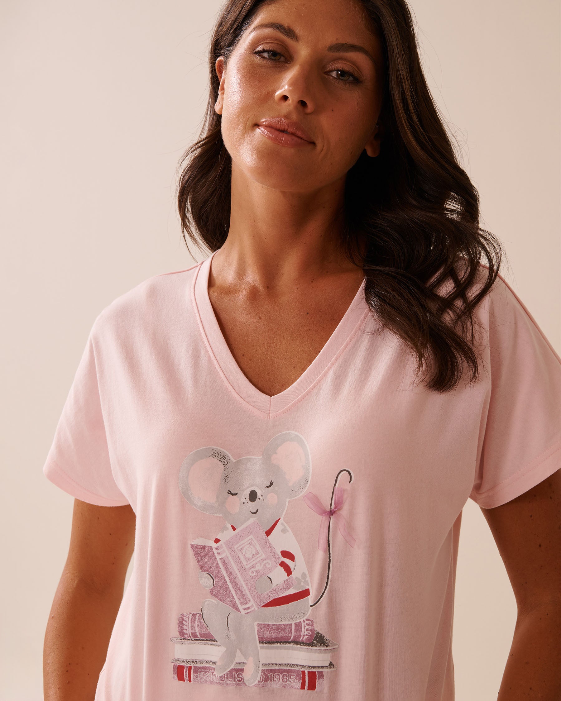 La Vie en Rose_Lotus_Mouse Print Cotton V-neck T-shirt_40100768_60021_03