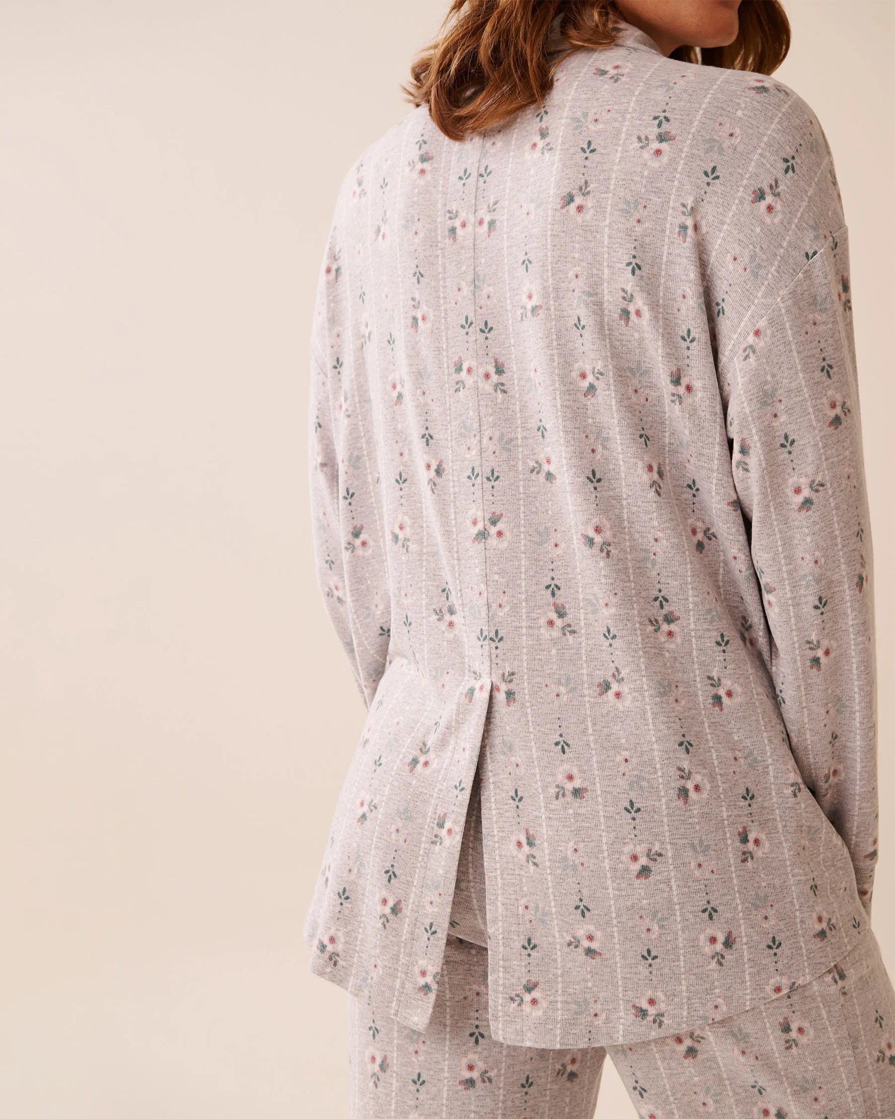 La Vie en Rose_Comfy Grey Mix Floral_Floral Print Recycled Fibers Button-Down Shirt_40100776_P00451_03
