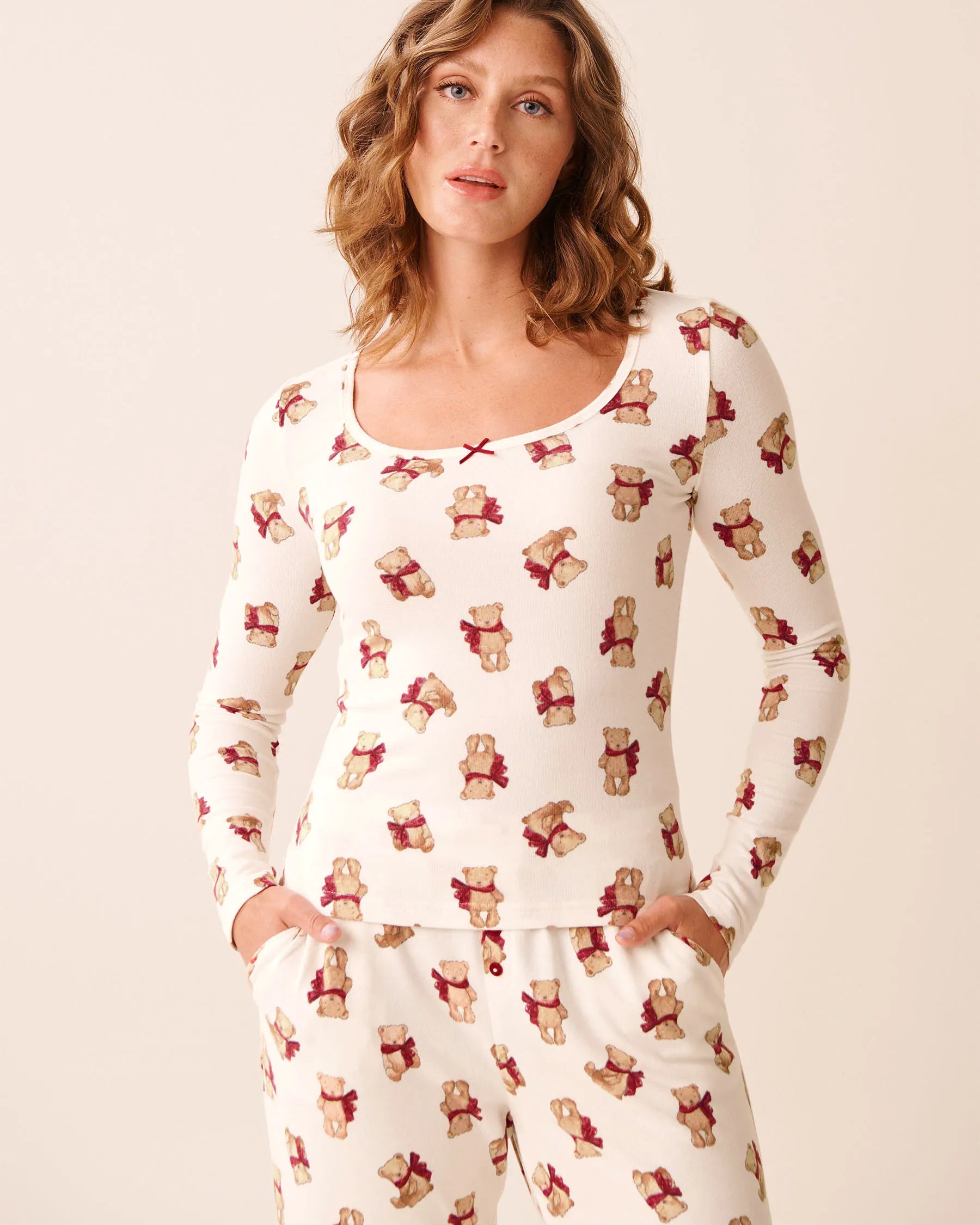 La Vie en Rose_Snow White Bow Teddy_Teddy Bear Print Recycled Fibers Long Sleeve Shirt_40100790_P10553_03