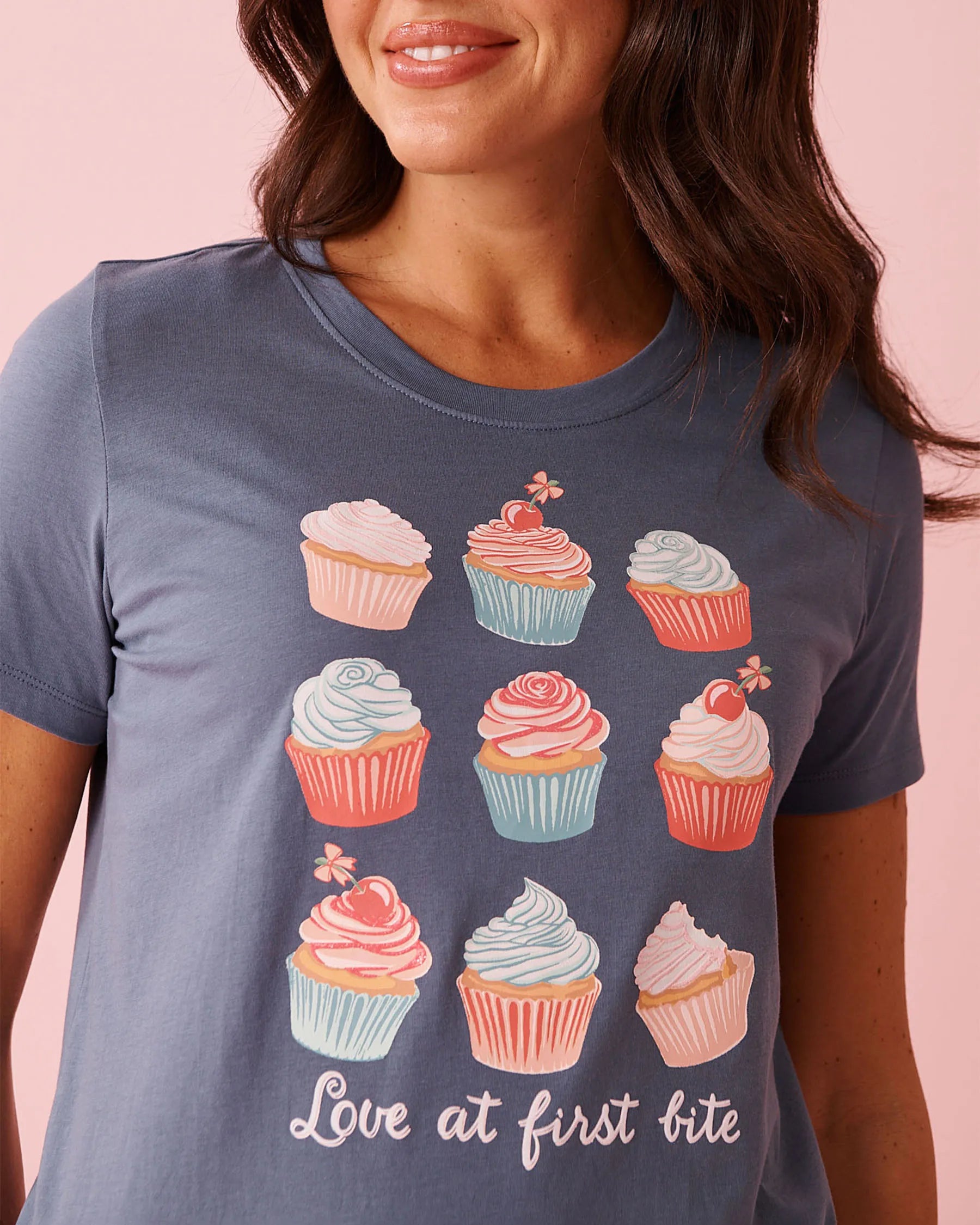La Vie en Rose China Blue Screen 2 Women Cupcake Print Cotton Crew Neck T-shirt SKU: 40100836_P40538 Image 03