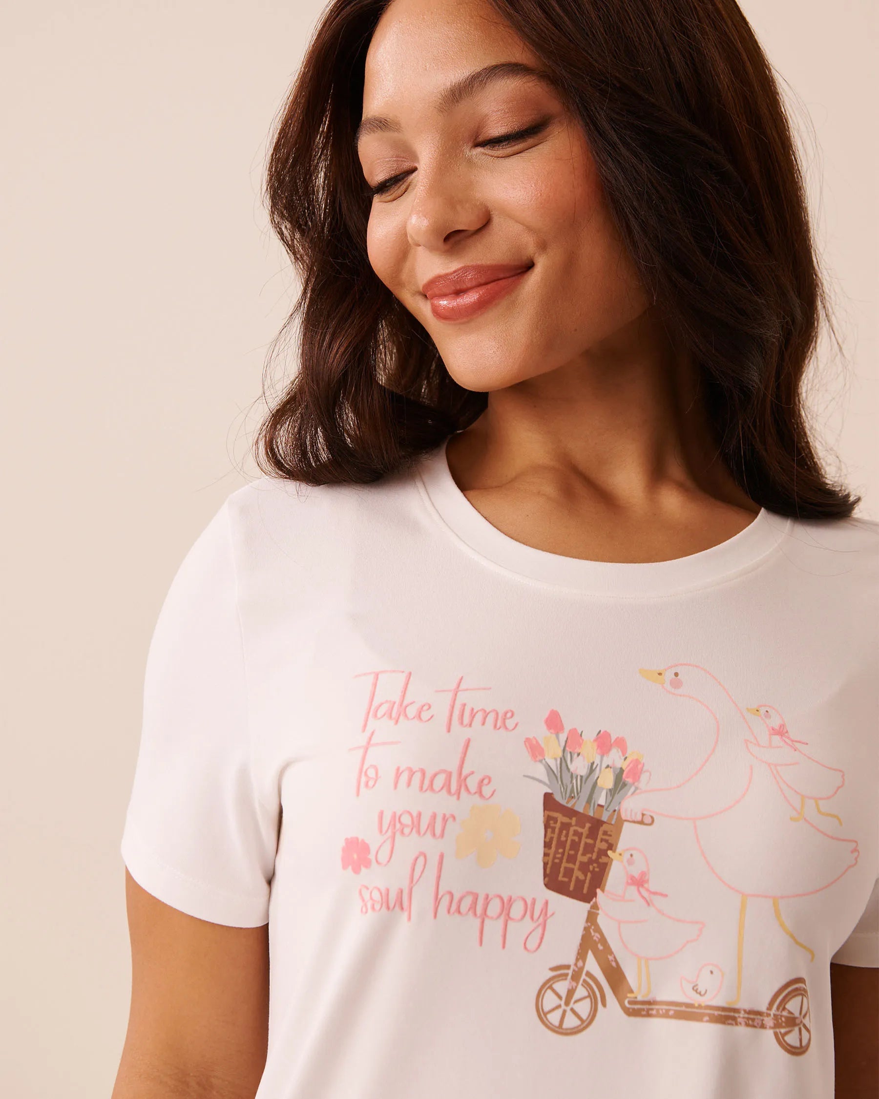 La Vie en Rose Snow White Women Goose Print Super Soft T-shirt SKU: 40100842_10011 Image 03