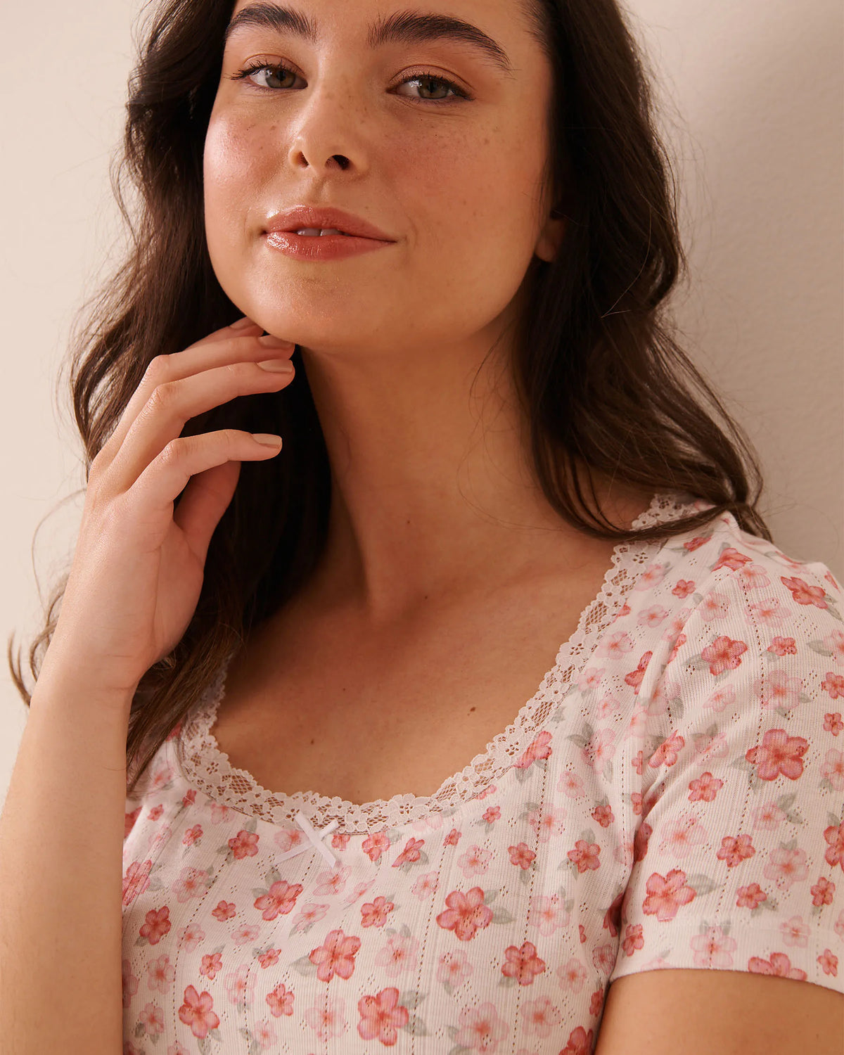 La Vie en Rose Snow White Hibiscus Women Hibiscus Print Lace Trim Pointelle T-Shirt SKU: 40100870_P10608 Image 03