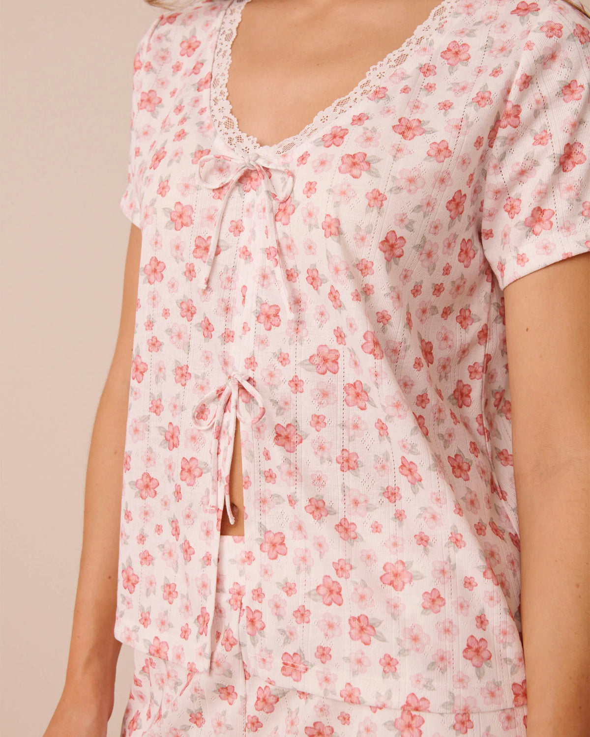 La Vie en Rose Snow White Hibiscus Women Hibiscus Print Lace Trim Pointelle Tie-Front T-Shir SKU: 40100871_P10608 Image 03