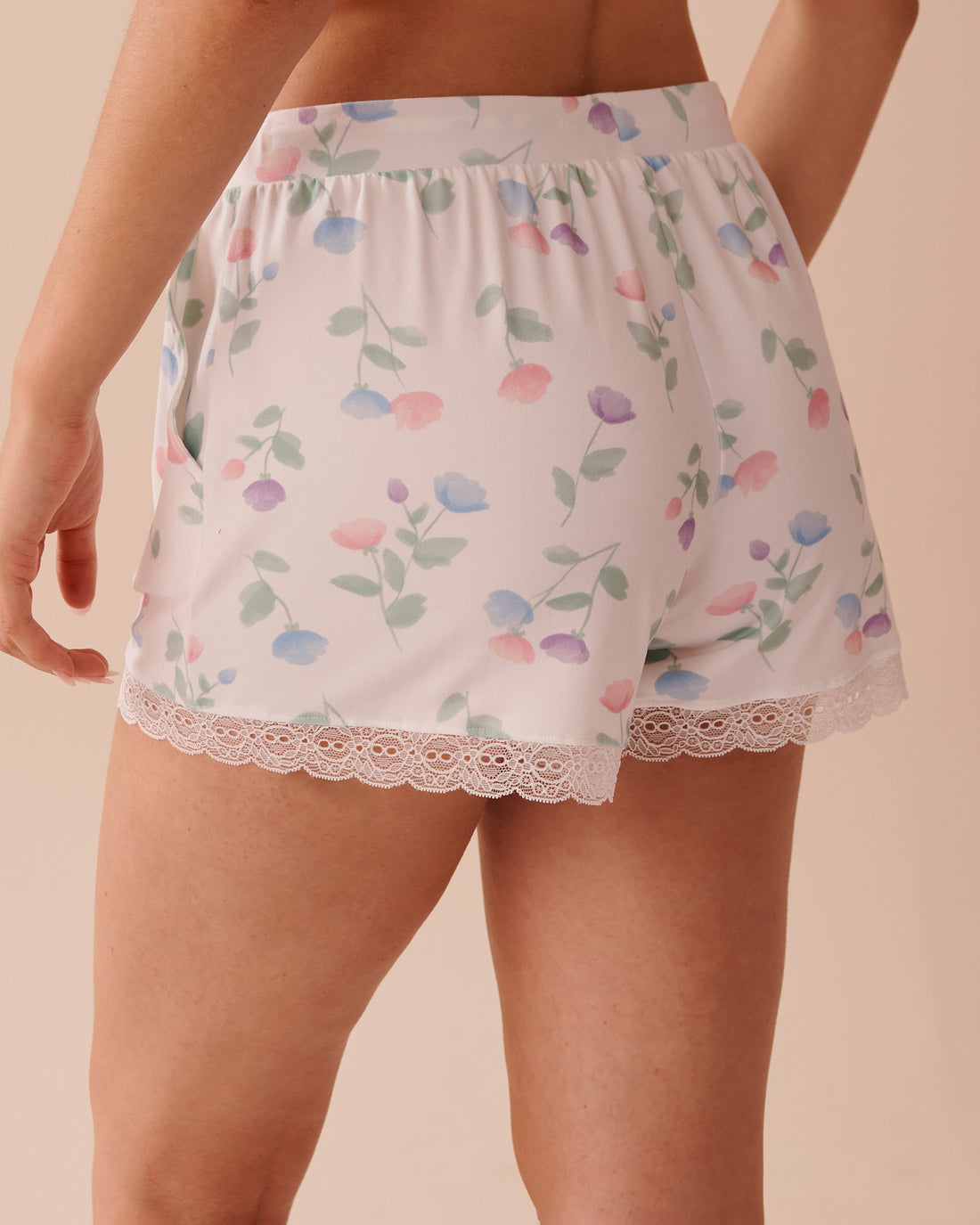 La Vie en Rose_Tulip Print Super Soft Shorts_40200671_P10465_02