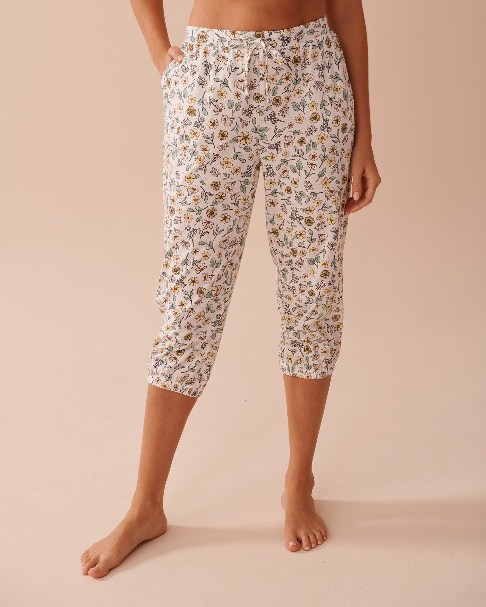 La Vie en Rose_Sunflower Print Cotton Fitted Capris_40200683_P10468_01