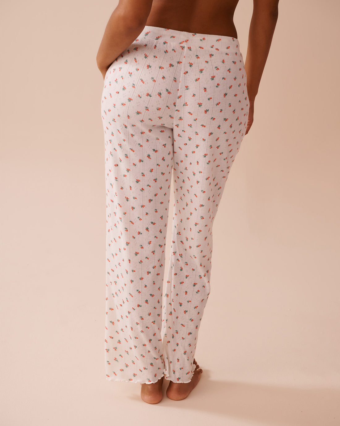 La Vie en Rose_Strawberry Print Lettuce Edge Pointelle Pajama Pan_40200687_P10482_02