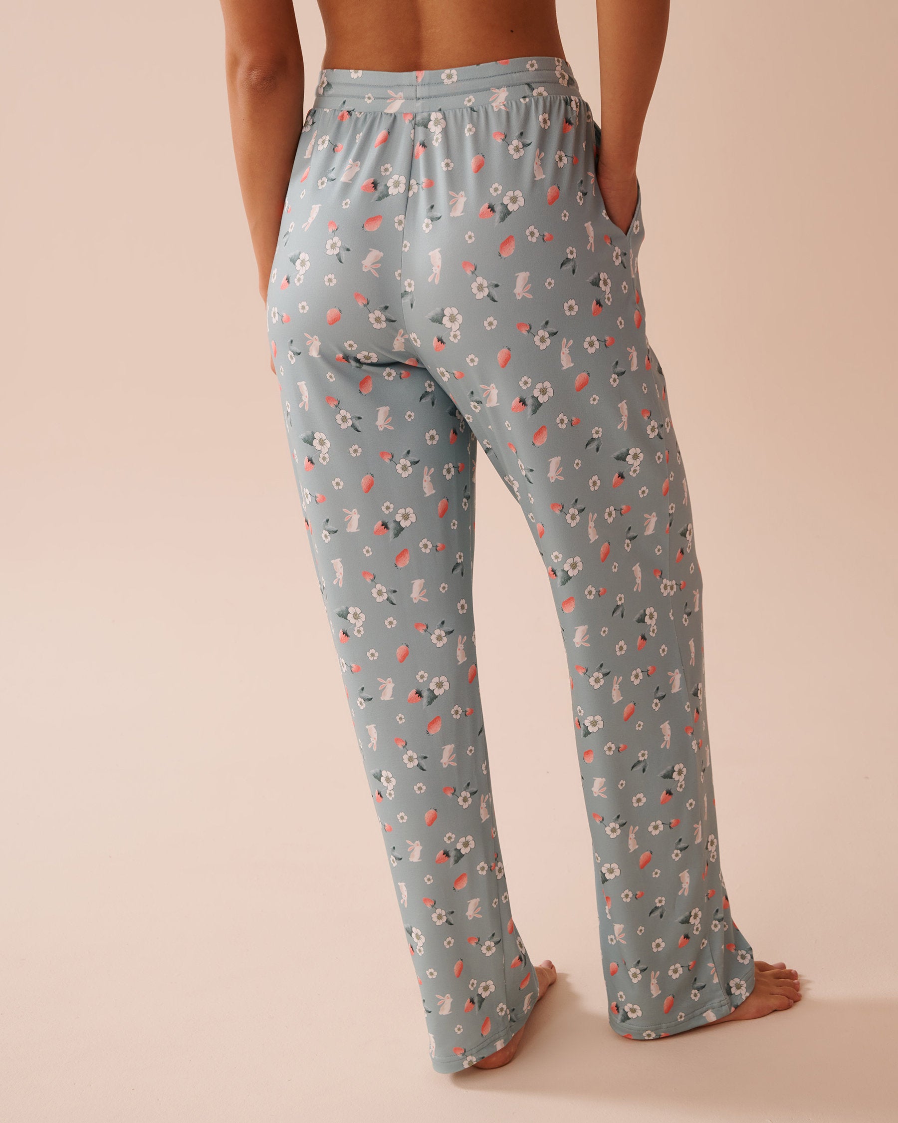 La Vie en Rose_Rabbit & Strawberry Print Super Soft Pajama Pants_40200691_P40424_02