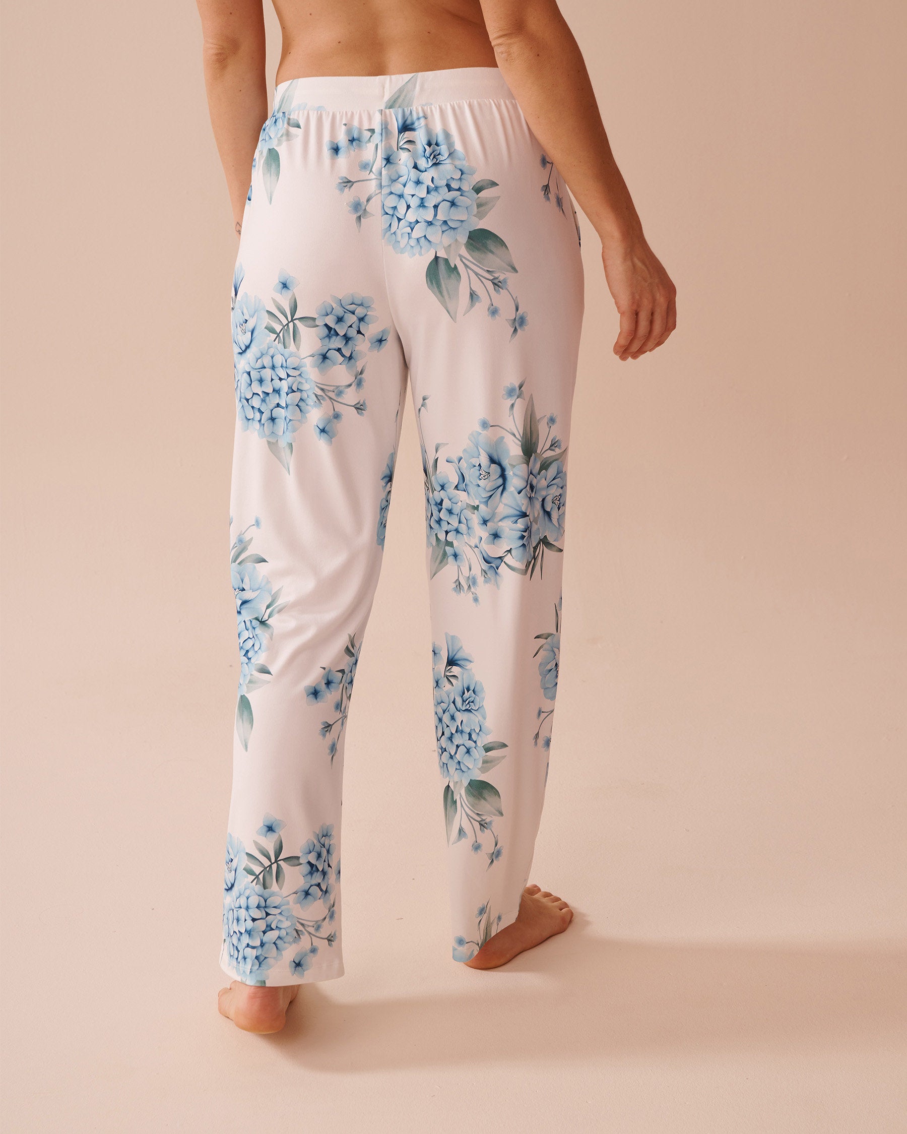La Vie en Rose_Hydrangea Print Super Soft Pajama Pants_40200694_P10483_02