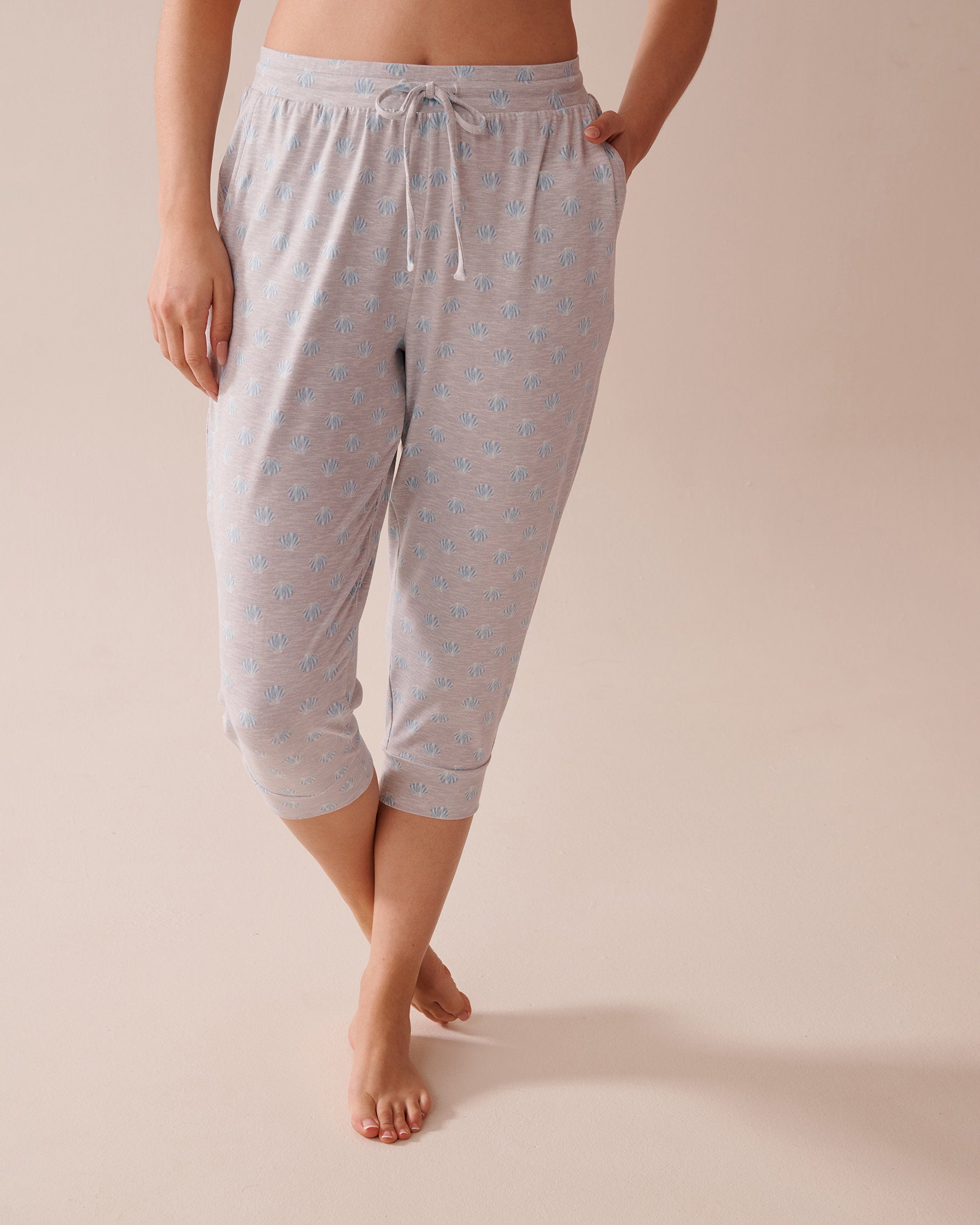 La Vie en Rose_Seashell Print Super Soft Pajama Capris_40200725_P00422_01