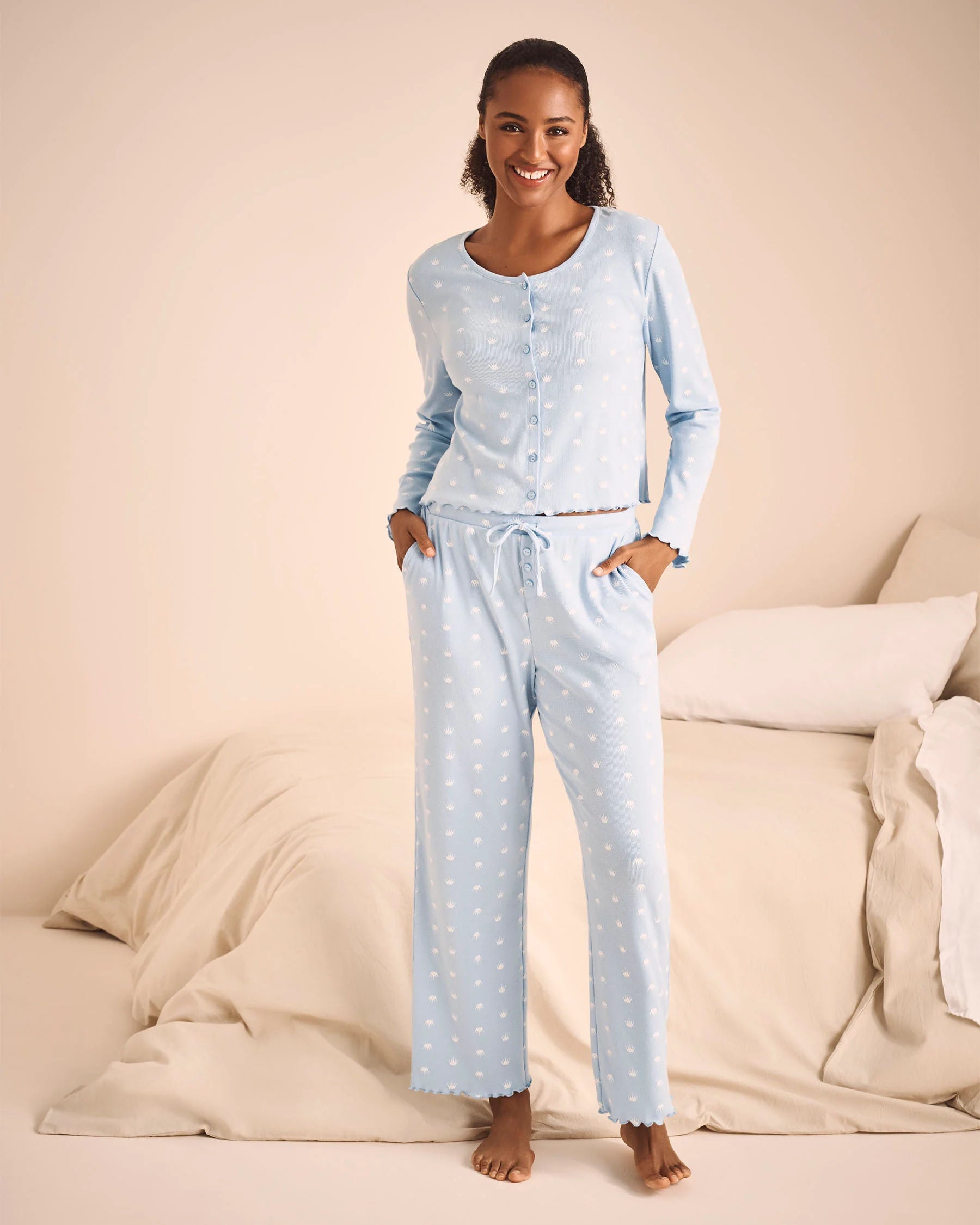 La Vie en Rose_Powder Blue Crown_Crown Print Ribbed Pajama Pants_40200744_P40468_01