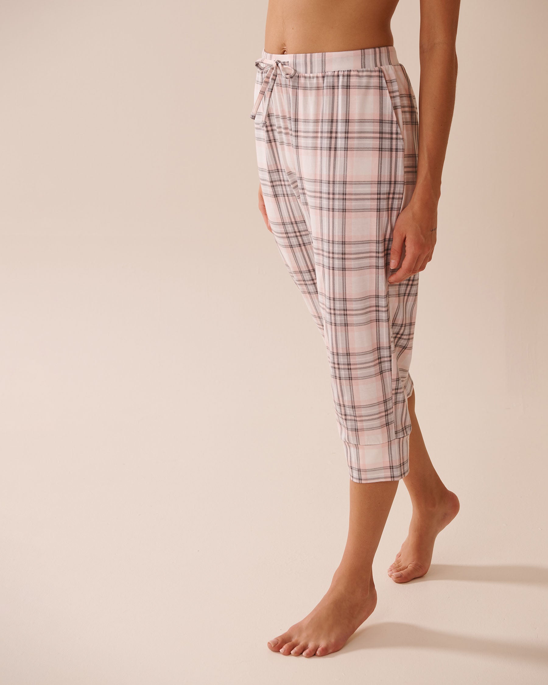 La Vie en Rose_Snow White Lotus Plaid_Pink Plaid Cotton Fitted Pajama Capris_40200757_P10518_01
