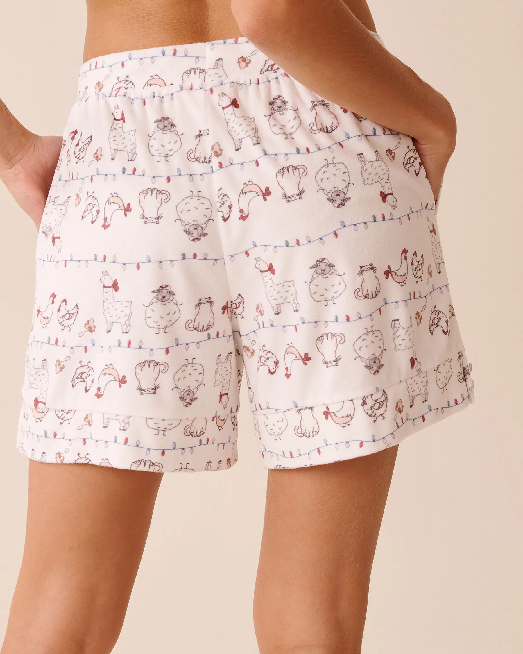 La Vie en Rose_Snow White Farm_Farm Friends Print Soft Velour Pajama Shorts_40200788_P10555_02