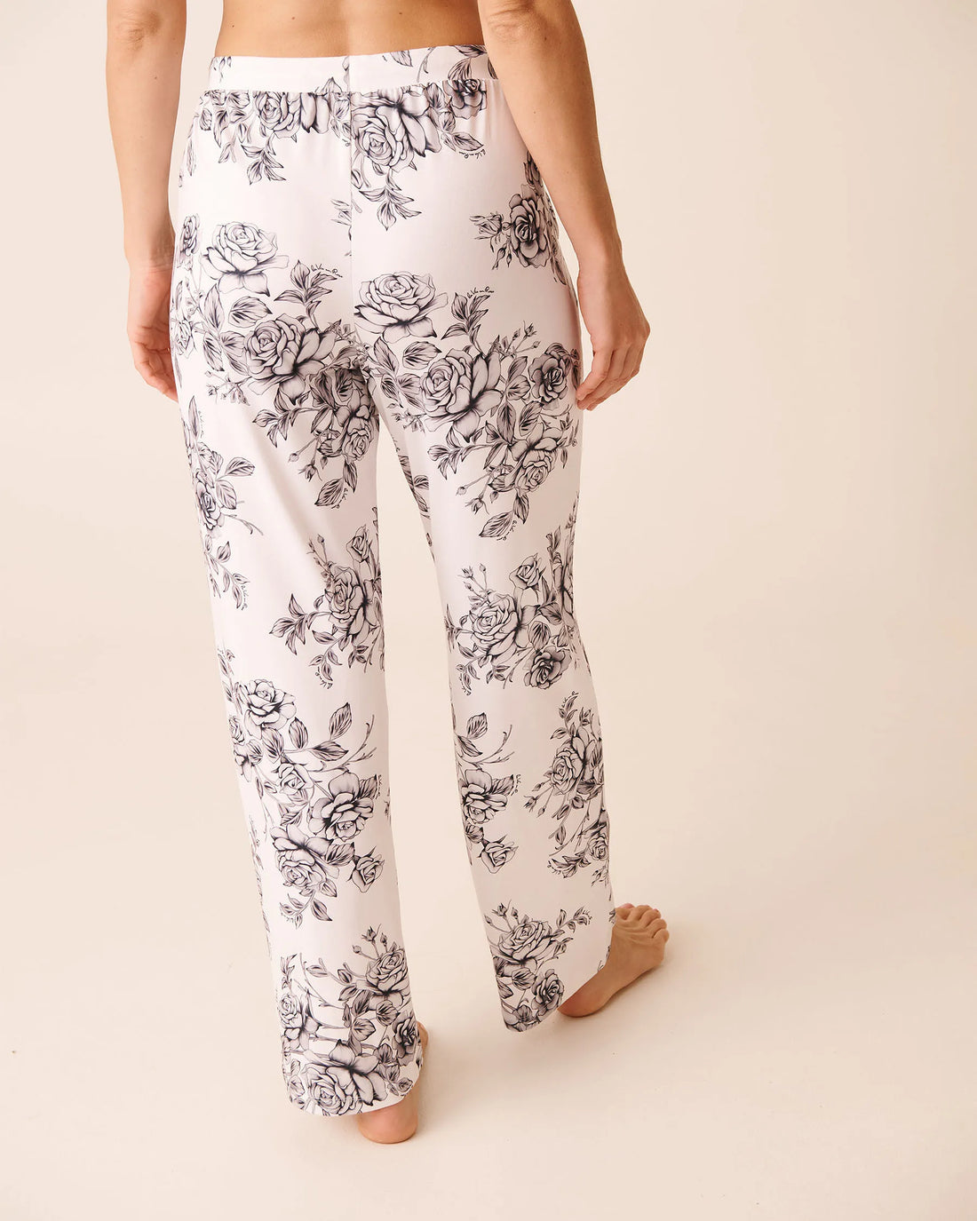 La Vie en Rose_Snow White Grey Bouquet_Black Rose Print Super Soft Pajama Pants_40200802_P10570_02