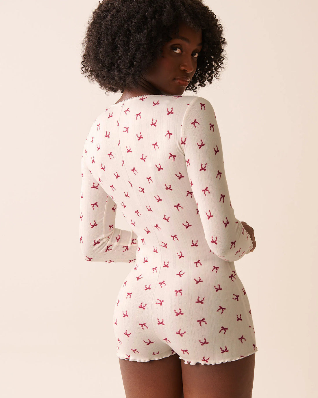 La Vie en Rose_Snow White Stripped Bow_Red Bow Print Pointelle Long Sleeve Romper_40300061_P10558_02