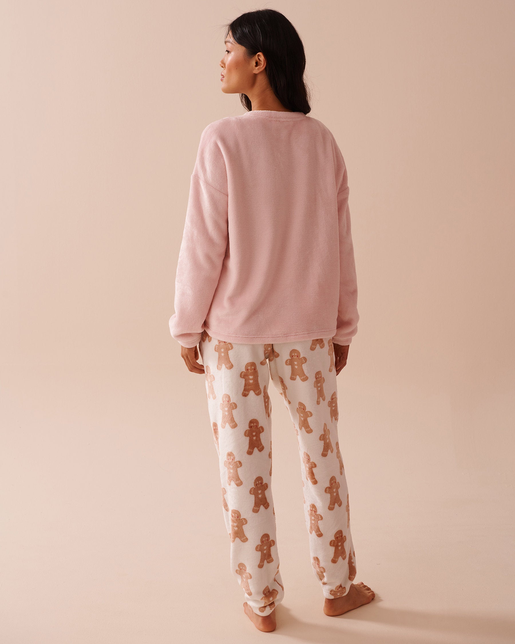 Gingerbread Print Soft Plush PJ Set_40400077_P10452_02