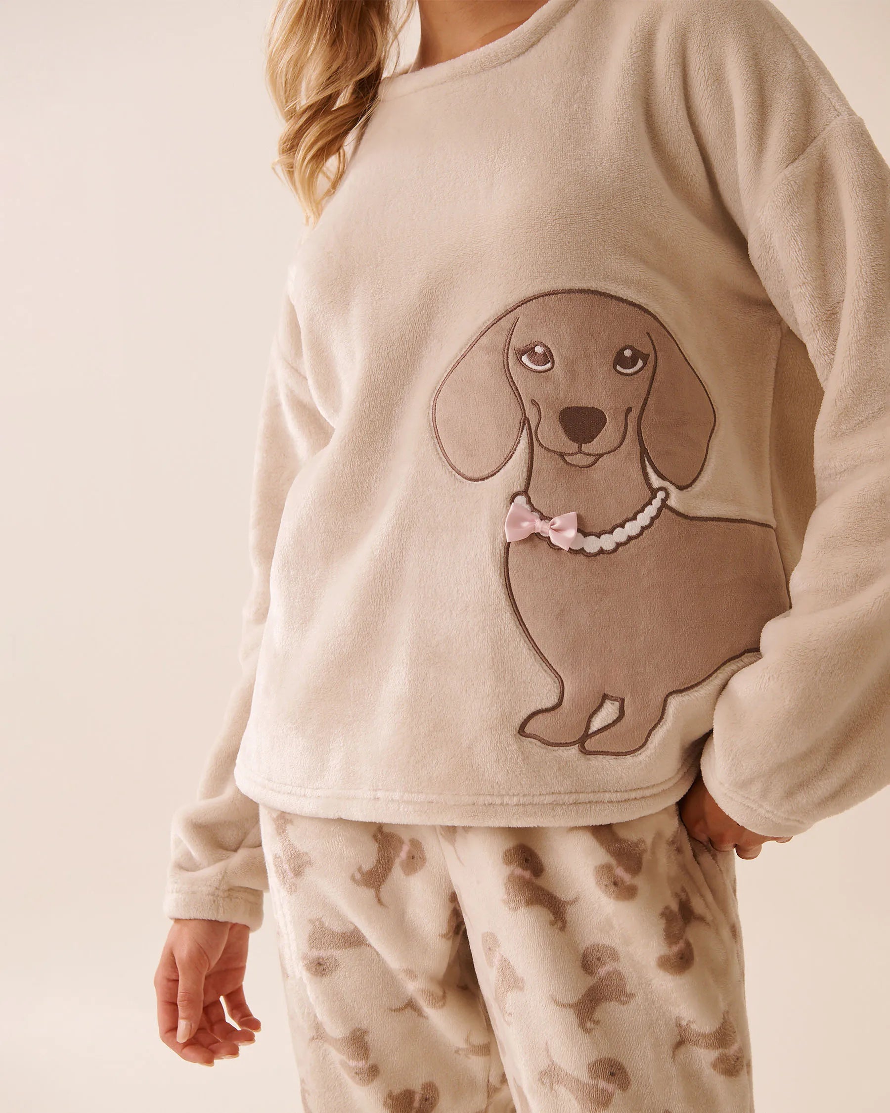 La Vie en Rose_Pumice Stone Dachshund_Dachshund Print Soft Plush Pj Set_40400085_P00453_05
