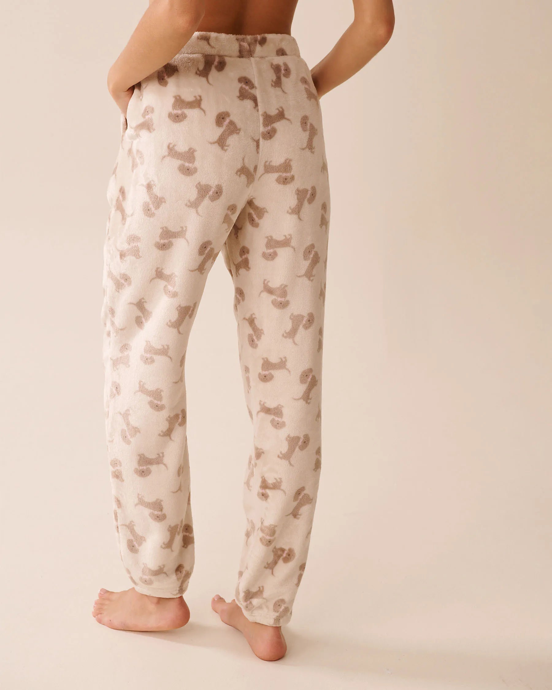 La Vie en Rose_Pumice Stone Dachshund_Dachshund Print Soft Plush Pj Set_40400085_P00453_07