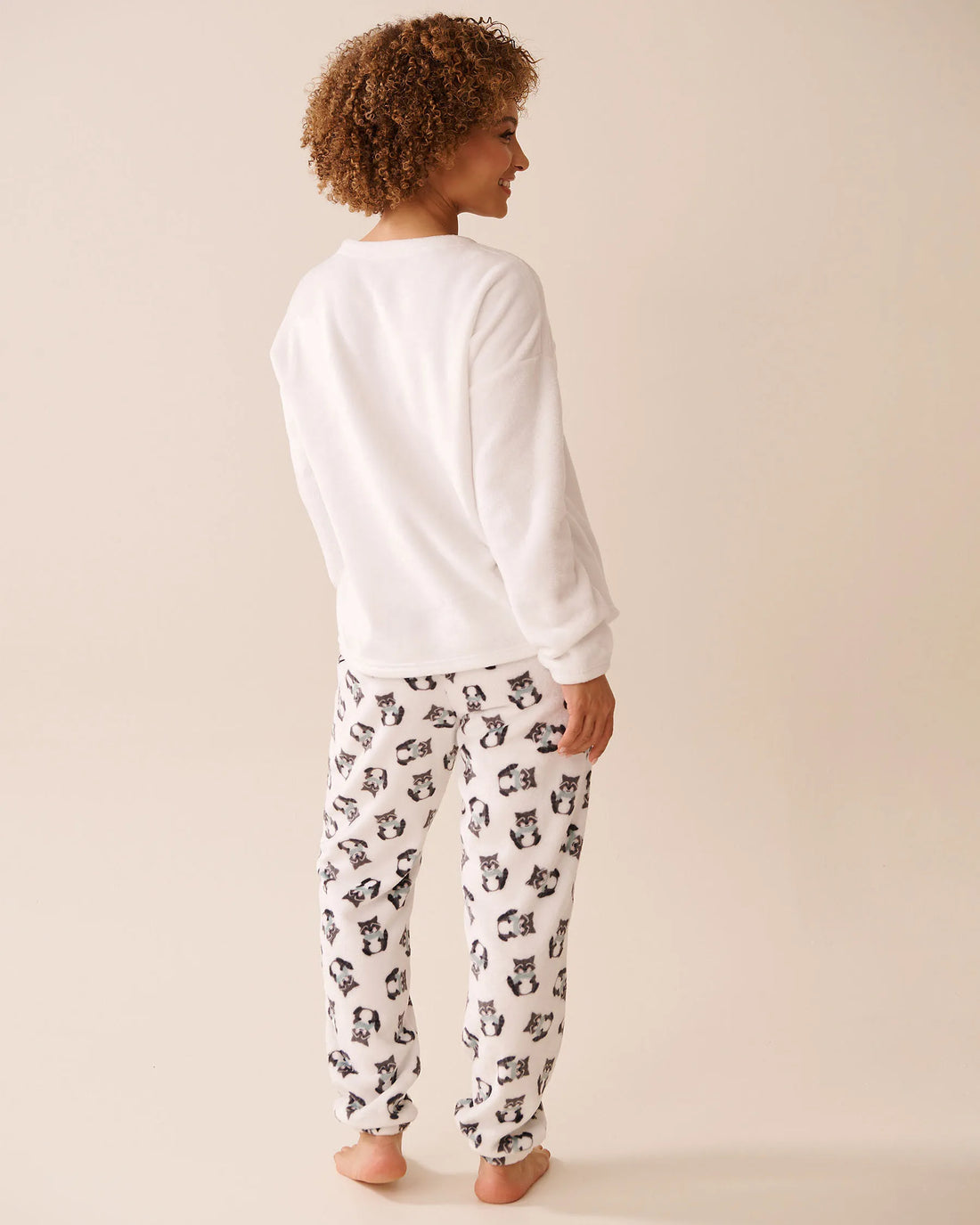 La Vie en Rose_Snow White Raccoon_Raccoon Print Soft Plush Pj Set_40400085_P10523_02