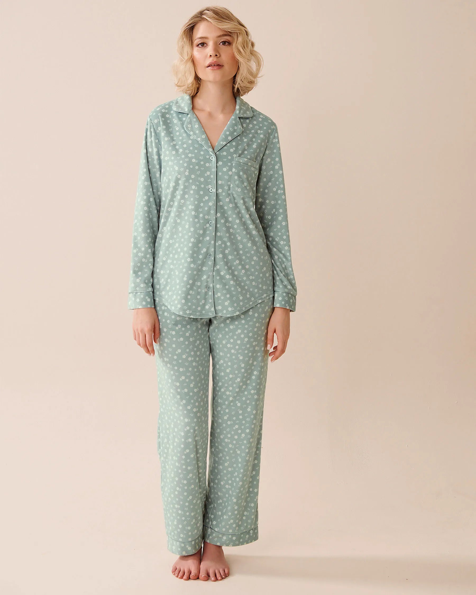 La Vie en Rose_Gray Mist Ditsy_Floral Print Soft Velour Pj Set_40400086_P40482_01