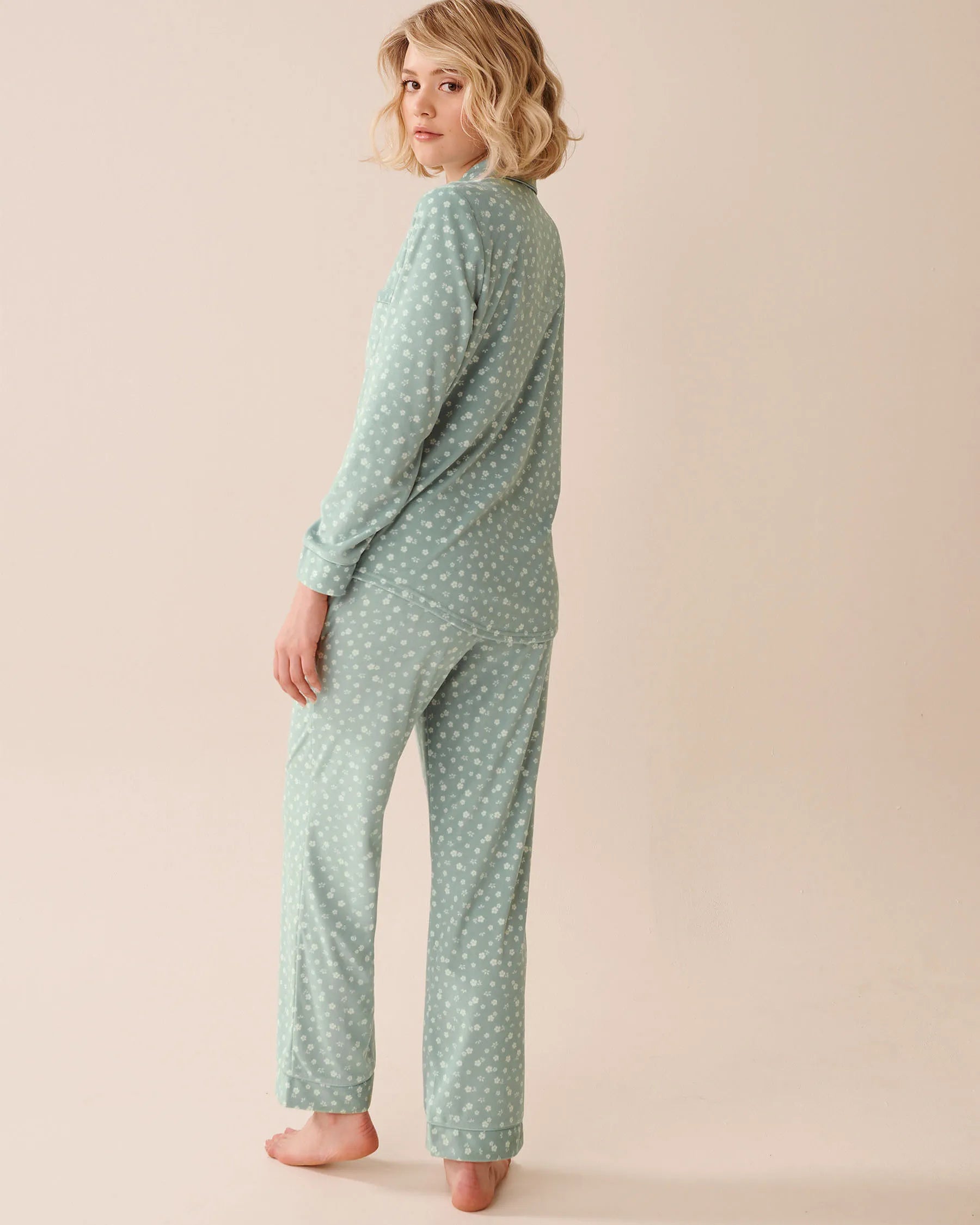 La Vie en Rose_Gray Mist Ditsy_Floral Print Soft Velour Pj Set_40400086_P40482_02