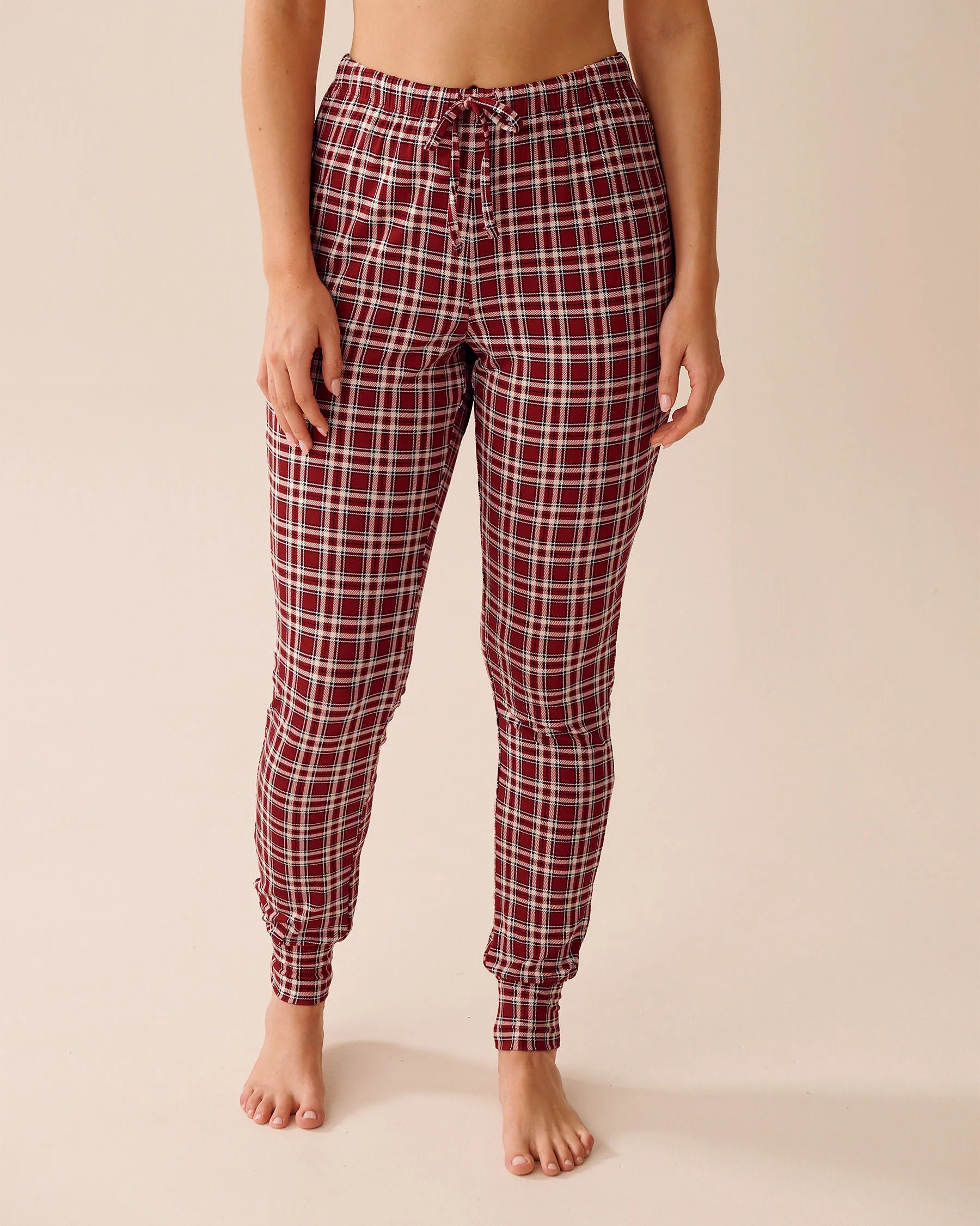 La Vie en Rose_Savvy Red Tiny Plaid_Gingerbread Print Long Sleeve Pj Set_40400088_P60408_07