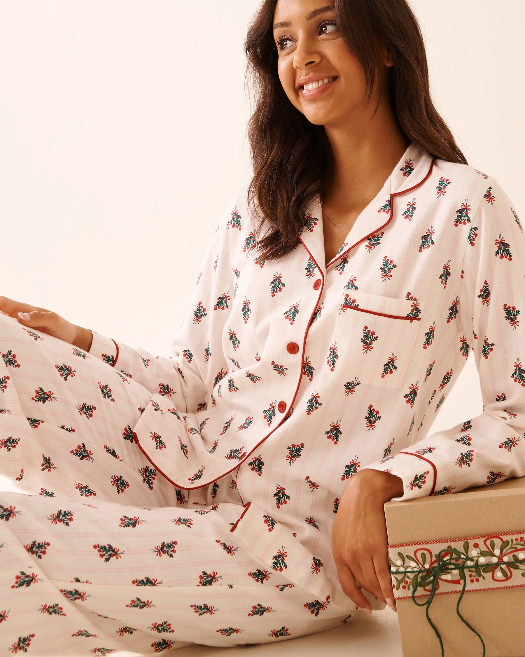 La Vie en Rose_Snow White Bouquet_Floral Bouquet Print Flannel Pj Set_40400089_P10538_01