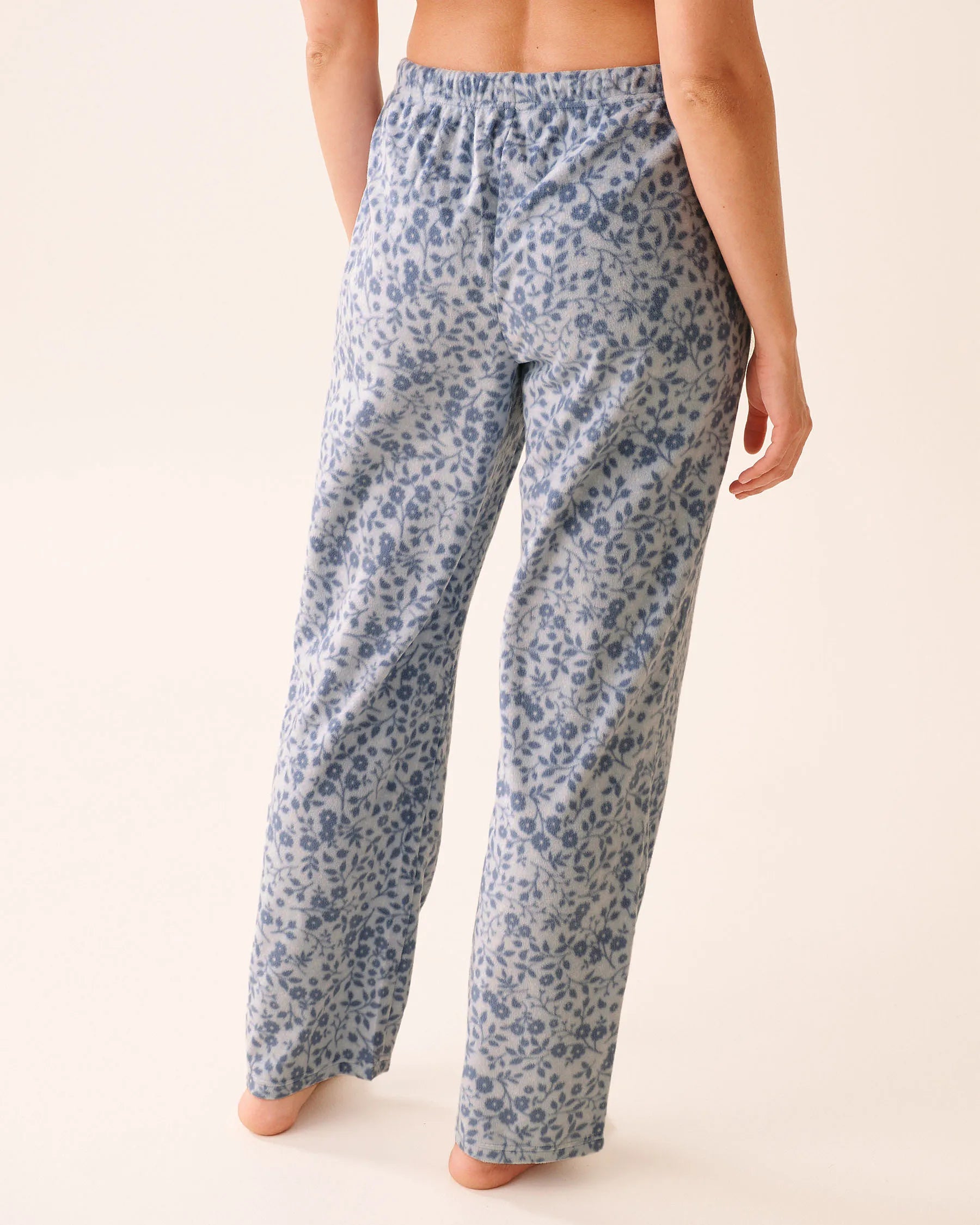 La Vie en Rose_Cashmere Blue Floral_Blue Floral Print Microfleece Pj Set_40400090_P40499_05