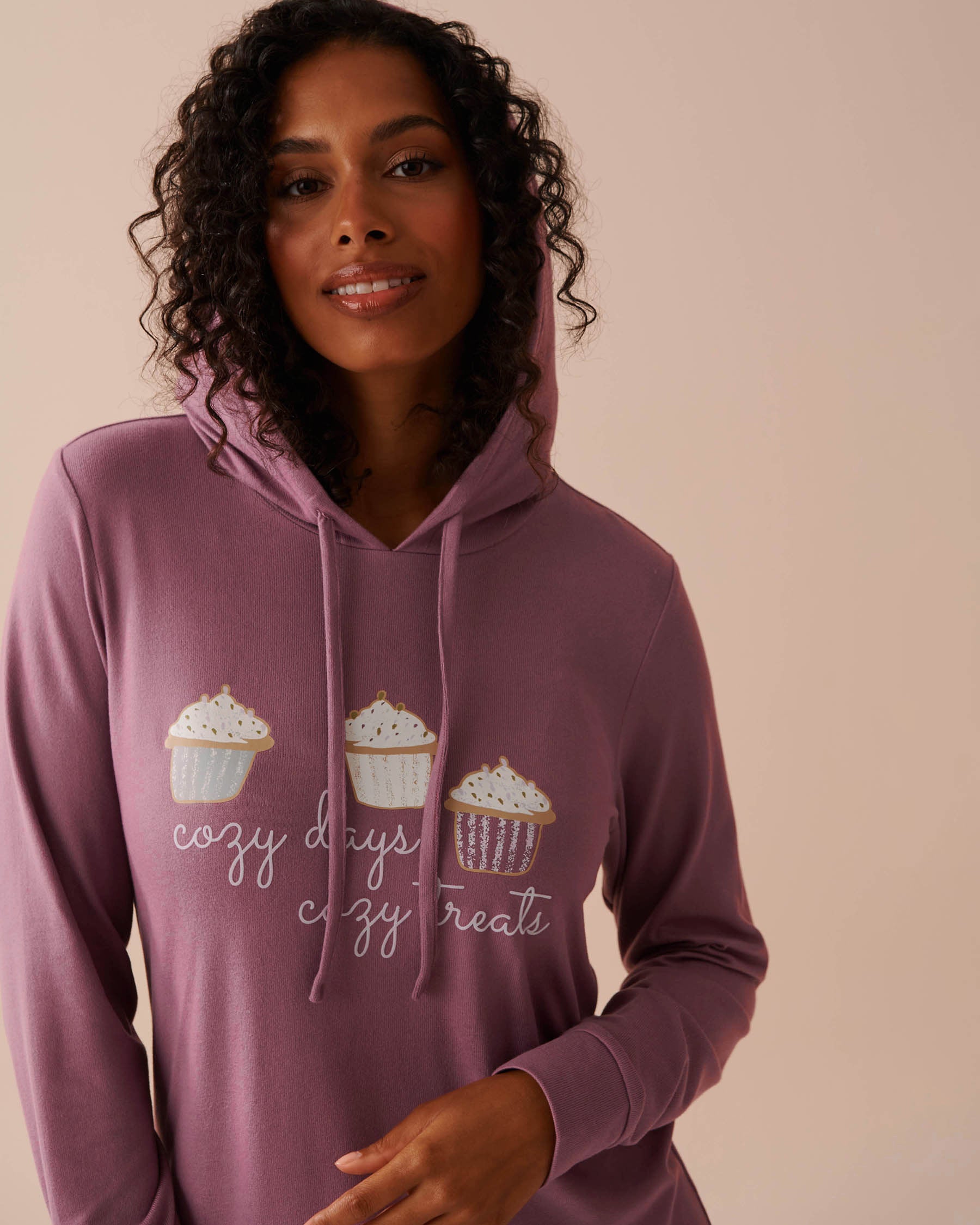 Long Sleeve Hooded Sleepshirt_40500378_50072_03