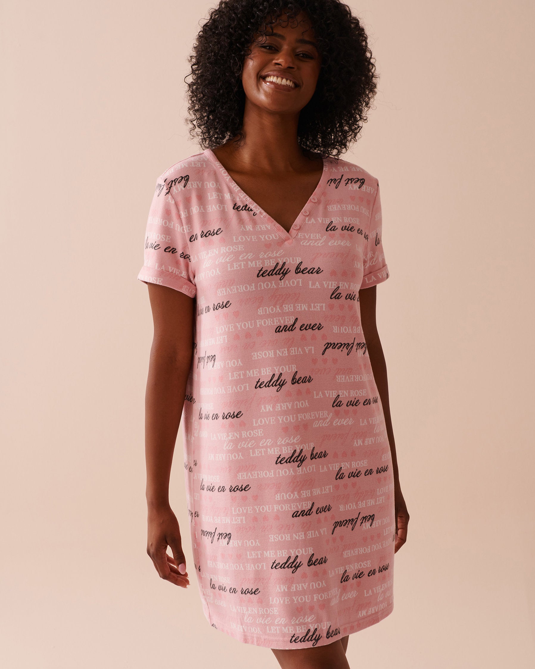 La Vie en Rose_Heart and Letter Print Recycled Fibers Sleepshirt_40500401_P60340_01