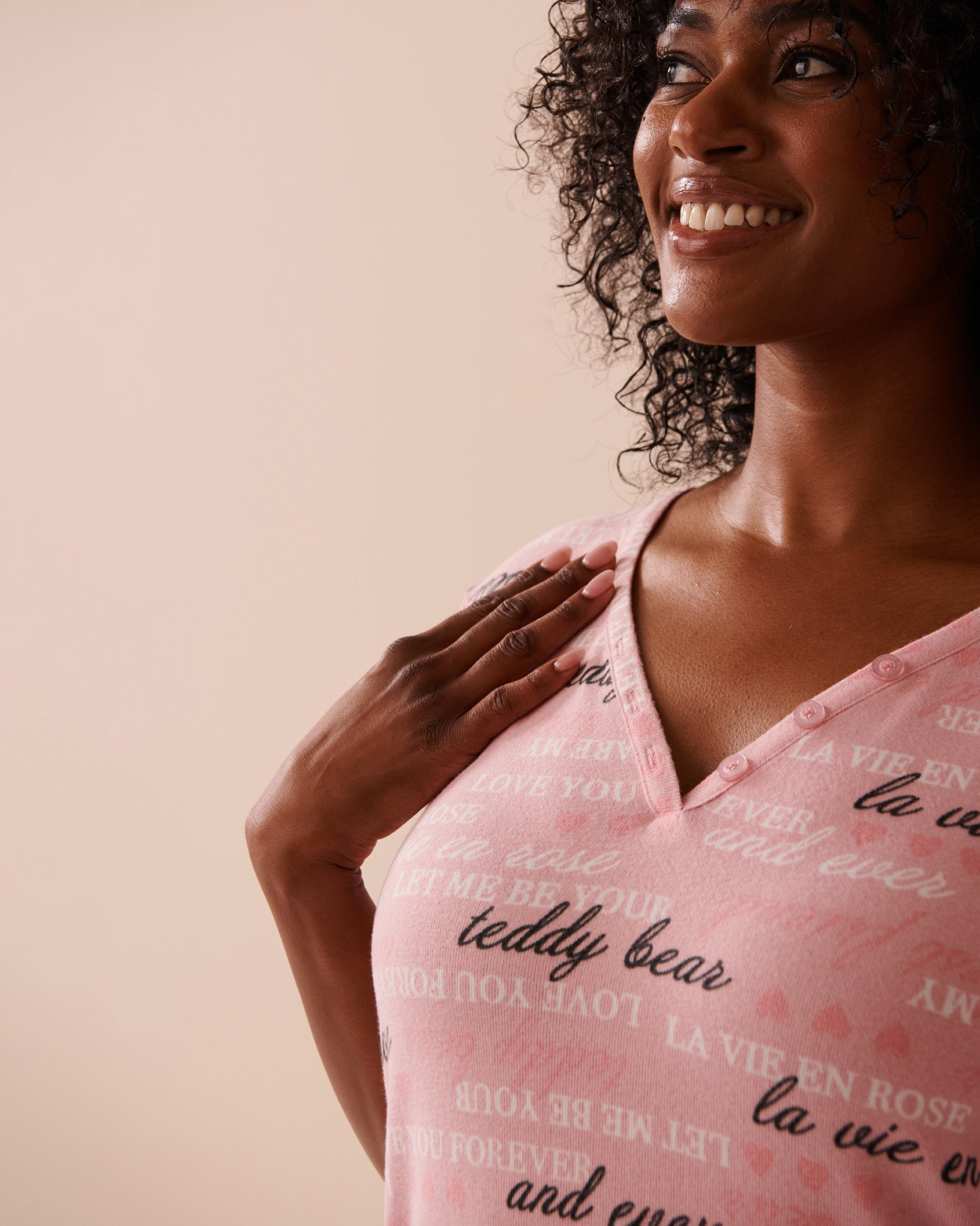 La Vie en Rose_Heart and Letter Print Recycled Fibers Sleepshirt_40500401_P60340_03