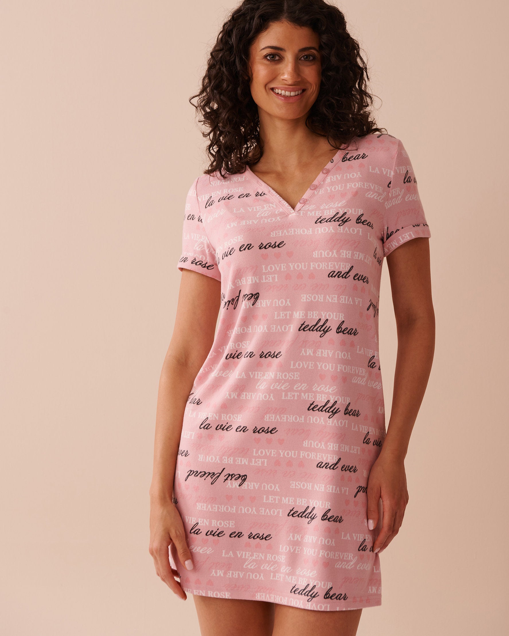 La Vie en Rose_Heart and Letter Print Recycled Fibers Sleepshirt_40500401_P60340_04