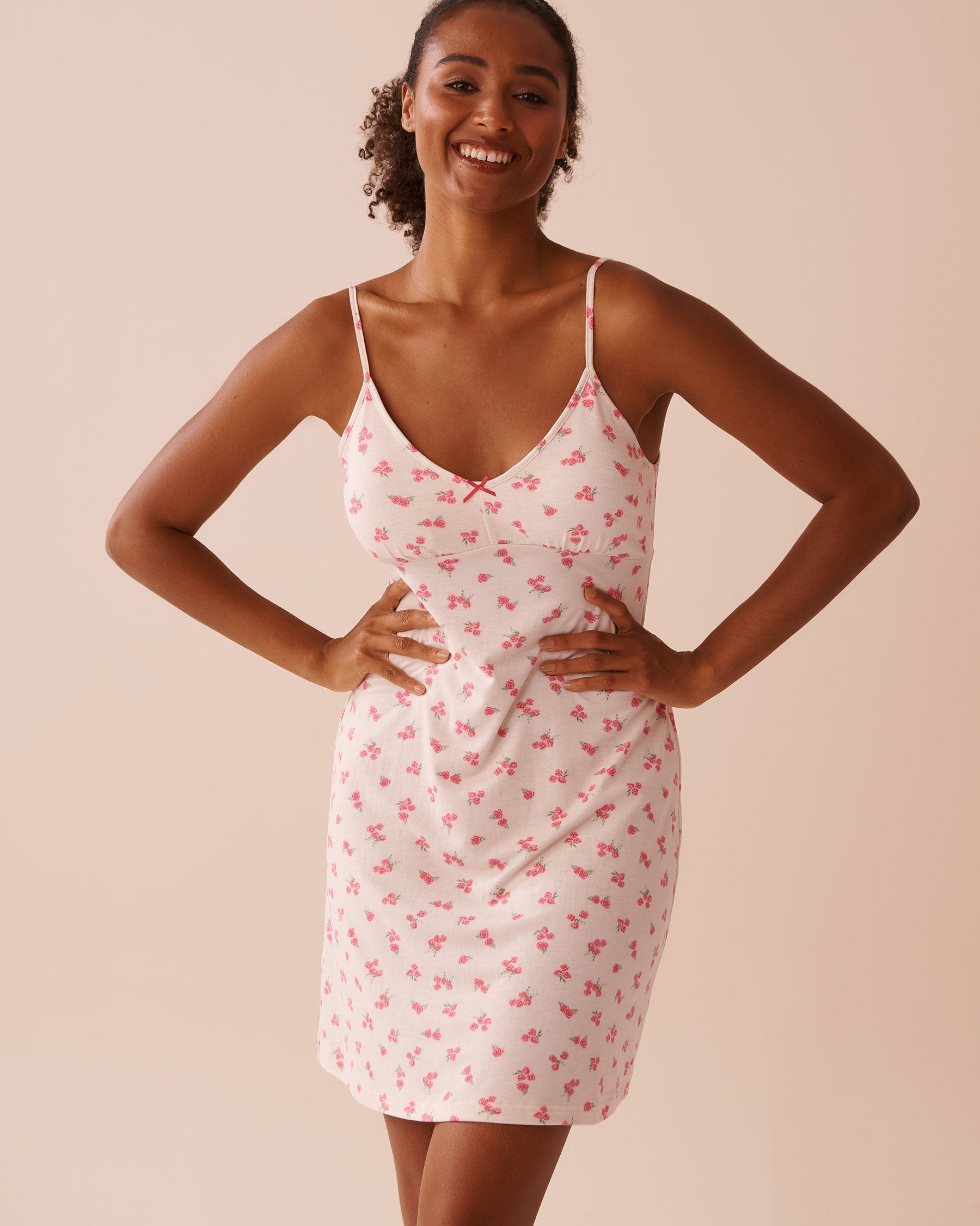 La Vie en Rose_Rose Print Super Soft Nightie_40500408_P20065_01