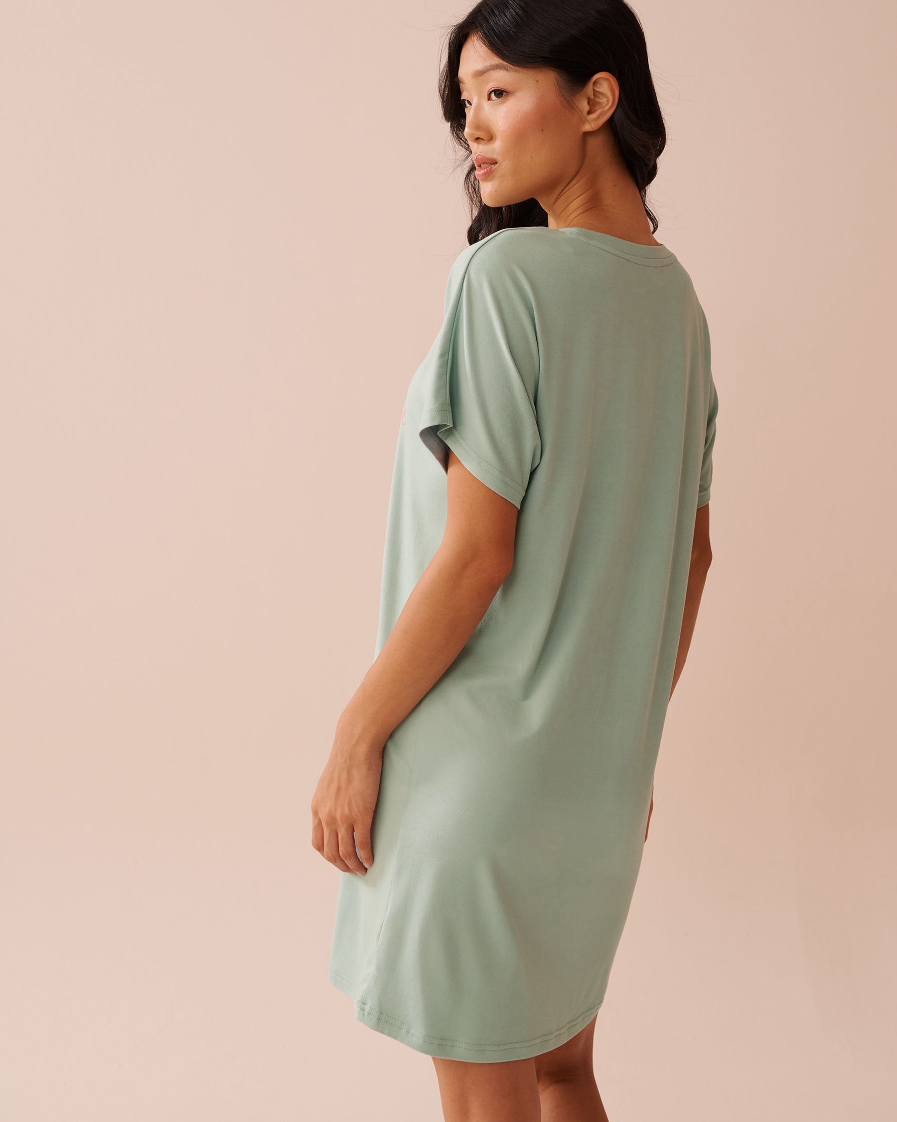 La Vie en Rose_Rabbit & Strawberry Print Super Soft Sleepshirt_40500414_40218_02
