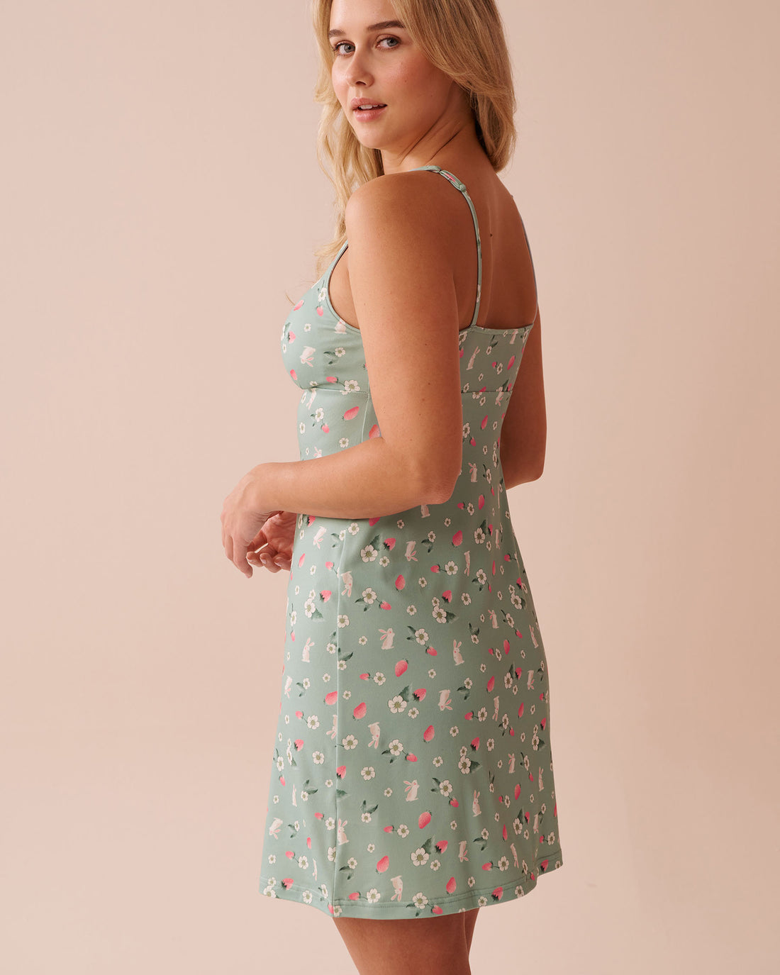 La Vie en Rose_Rabbit & Strawberry Print Super Soft Nightie_40500415_P40424_02