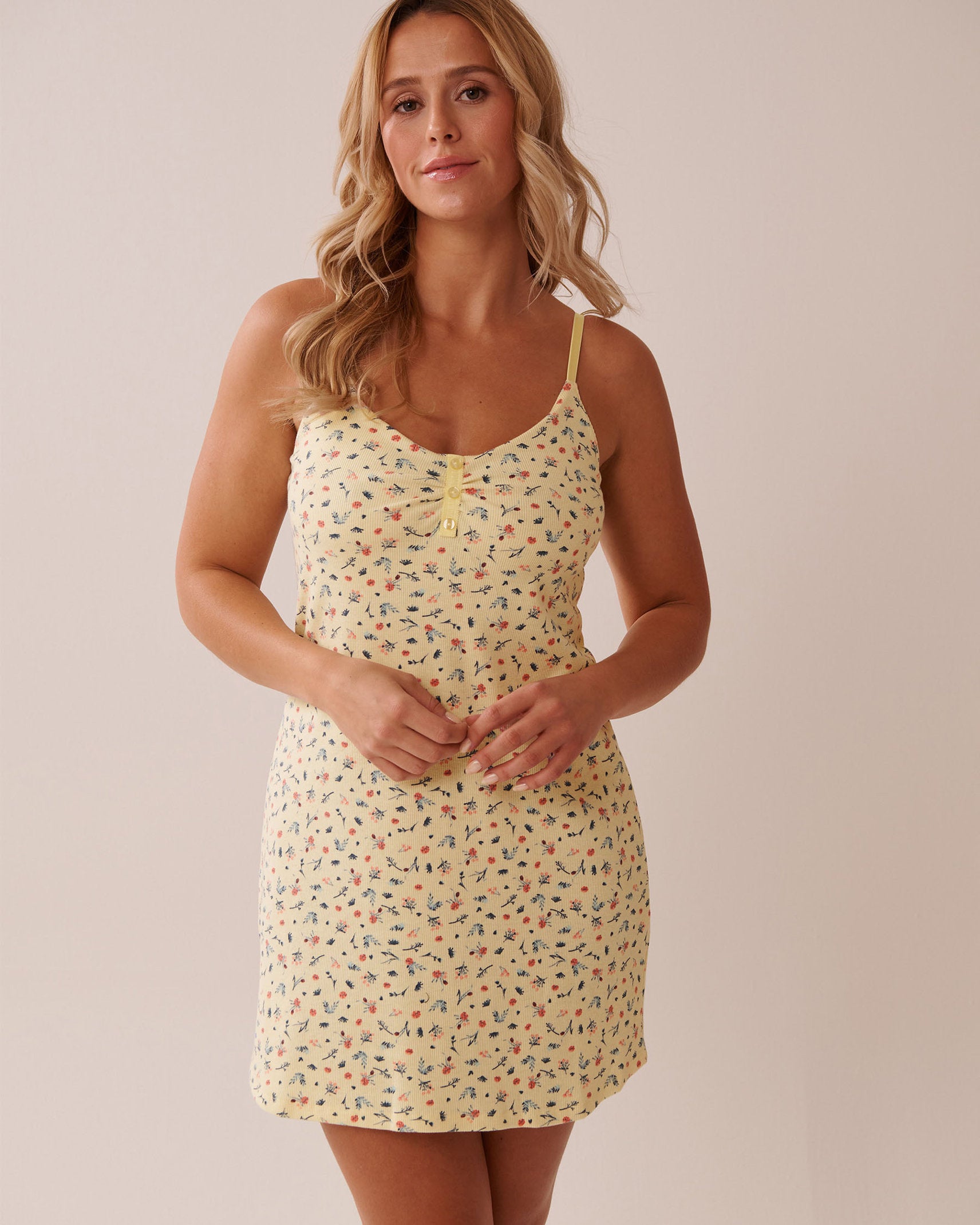 La Vie en Rose_Ditsy Floral Print Ribbed Nightie_40500422_P70061_01