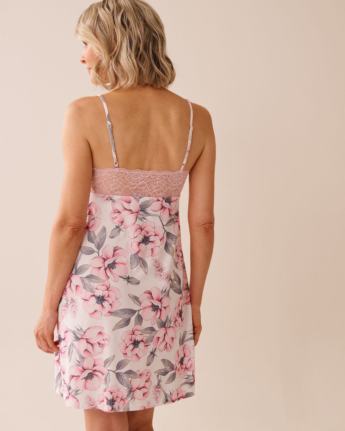 La Vie en Rose_Snow White Big Floral_Camellia Print Lace Trim Super Soft Nightie_40500437_P10512_02