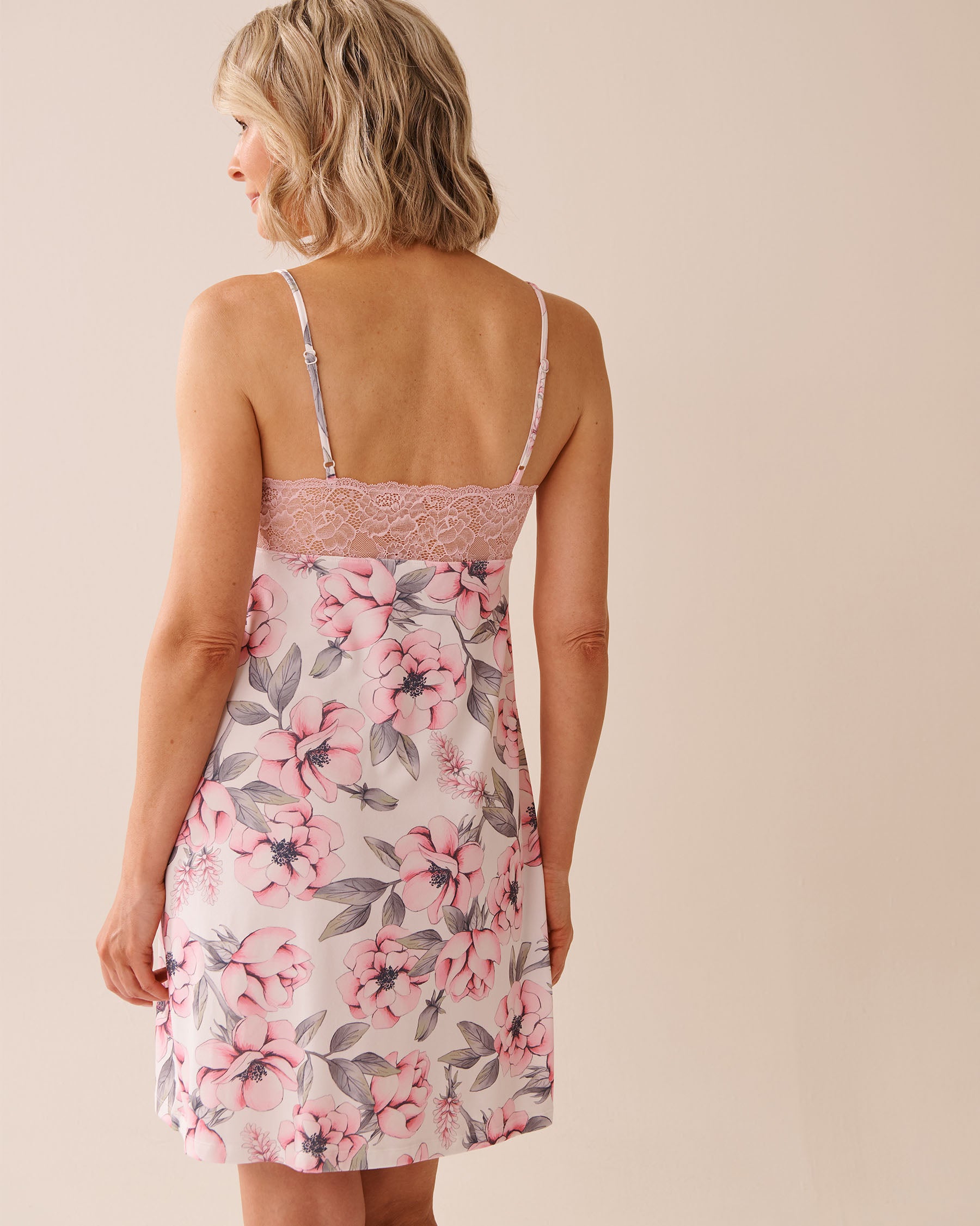 La Vie en Rose_Snow White Big Floral_Camellia Print Lace Trim Super Soft Nightie_40500437_P10512_02