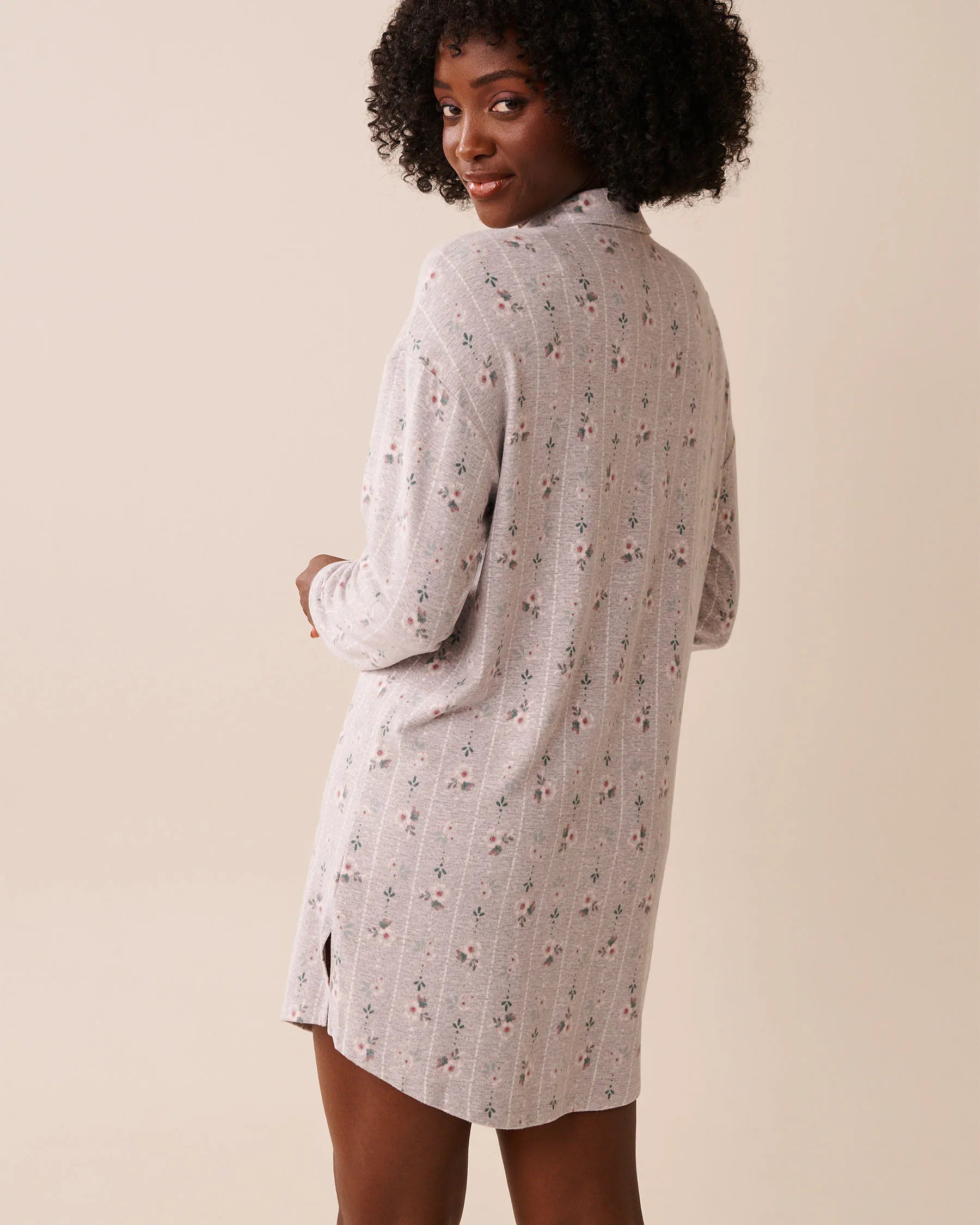 La Vie en Rose_Comfy Grey Mix Floral_Floral Print Recycled Fibers Button-Down Sleepshir_40500447_P00451_02