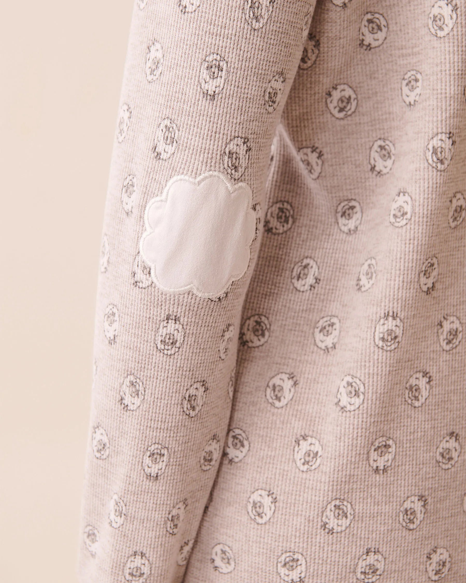 La Vie en Rose_Comfy Grey Printed Mix Sheep_Sheep Print Waffle Knit Long Sleeve Sleepshirt_40500458_P00478_03