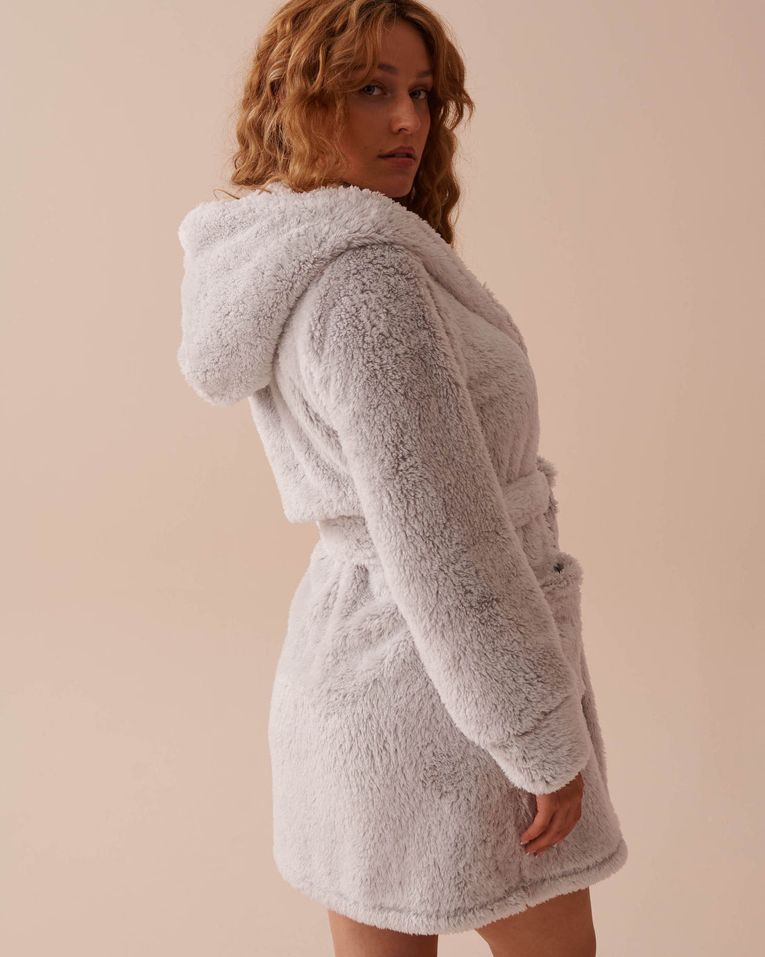 Soft Plush Hooded Robe_40600193_00004_02