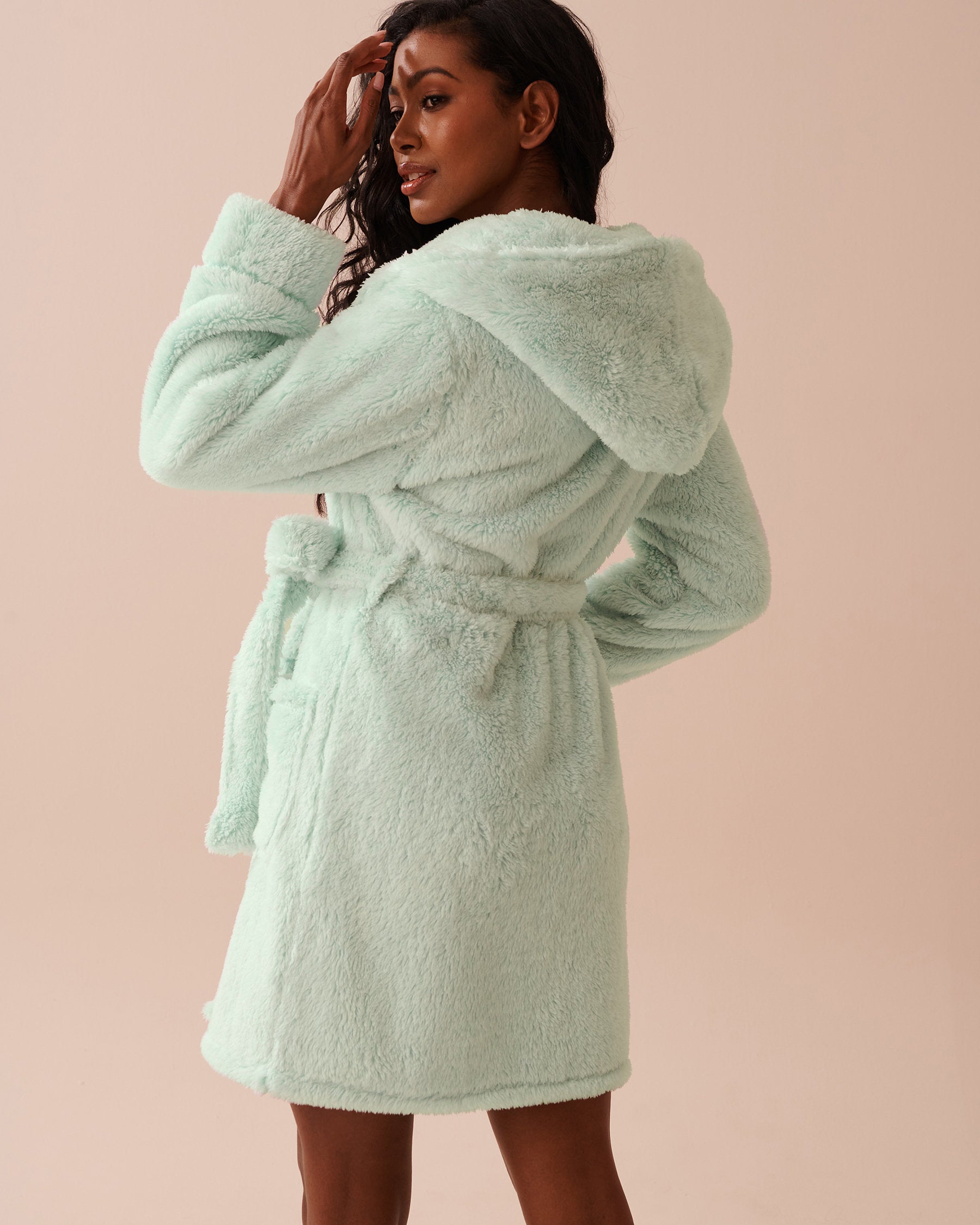Soft Plush Hooded Robe_40600193_40137_02