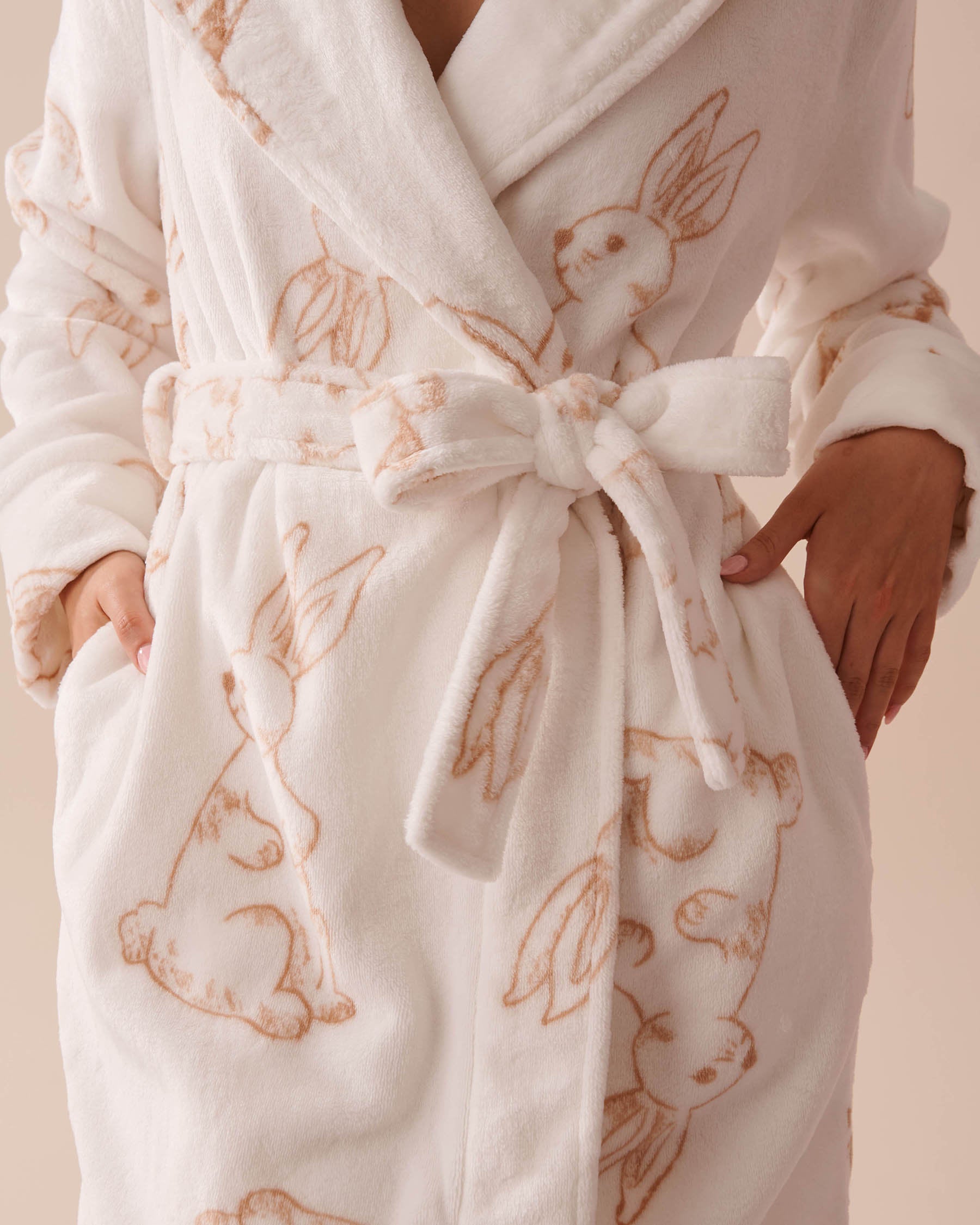 Rabbit Print Soft Plush Hooded Robe_40600194_P20062_04